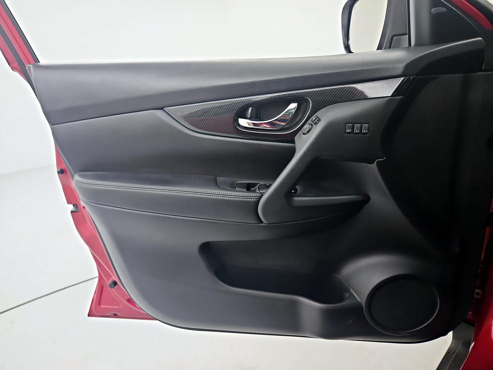 Thumbnail: 2017 Nissan Rogue - 12