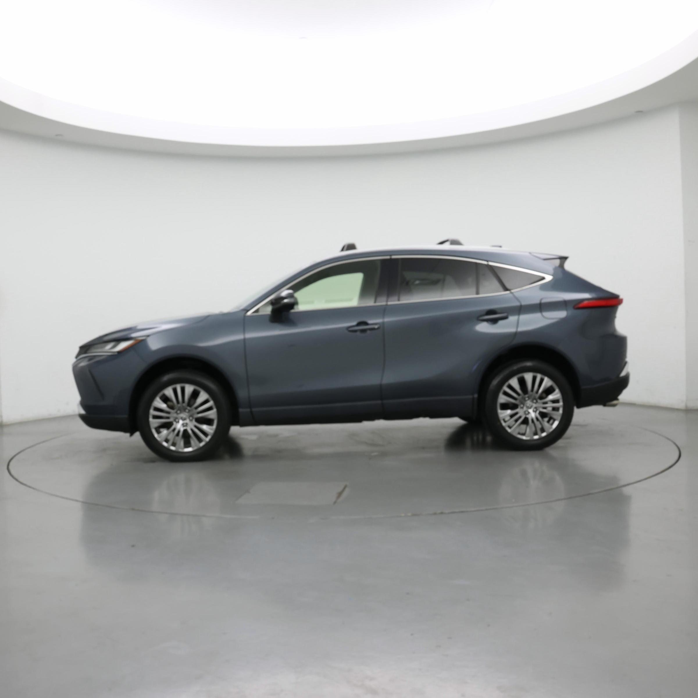 Thumbnail: 2022 Toyota Venza - 3