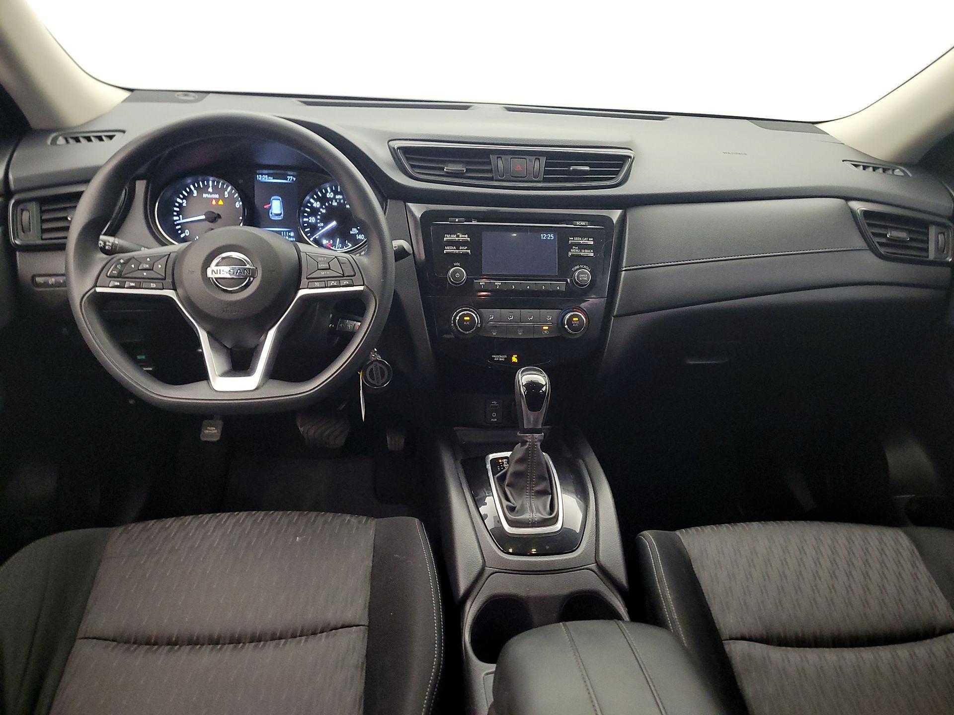 Thumbnail: 2017 Nissan Rogue - 9