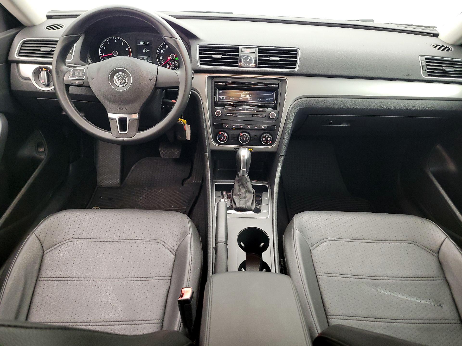 Thumbnail: 2015 Volkswagen Passat - 9