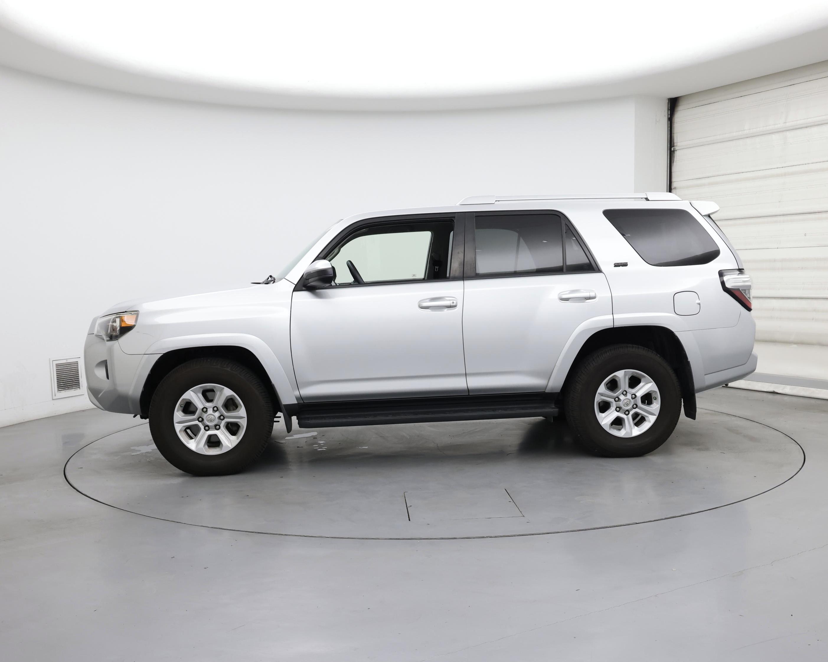 Thumbnail: 2017 Toyota 4Runner - 3