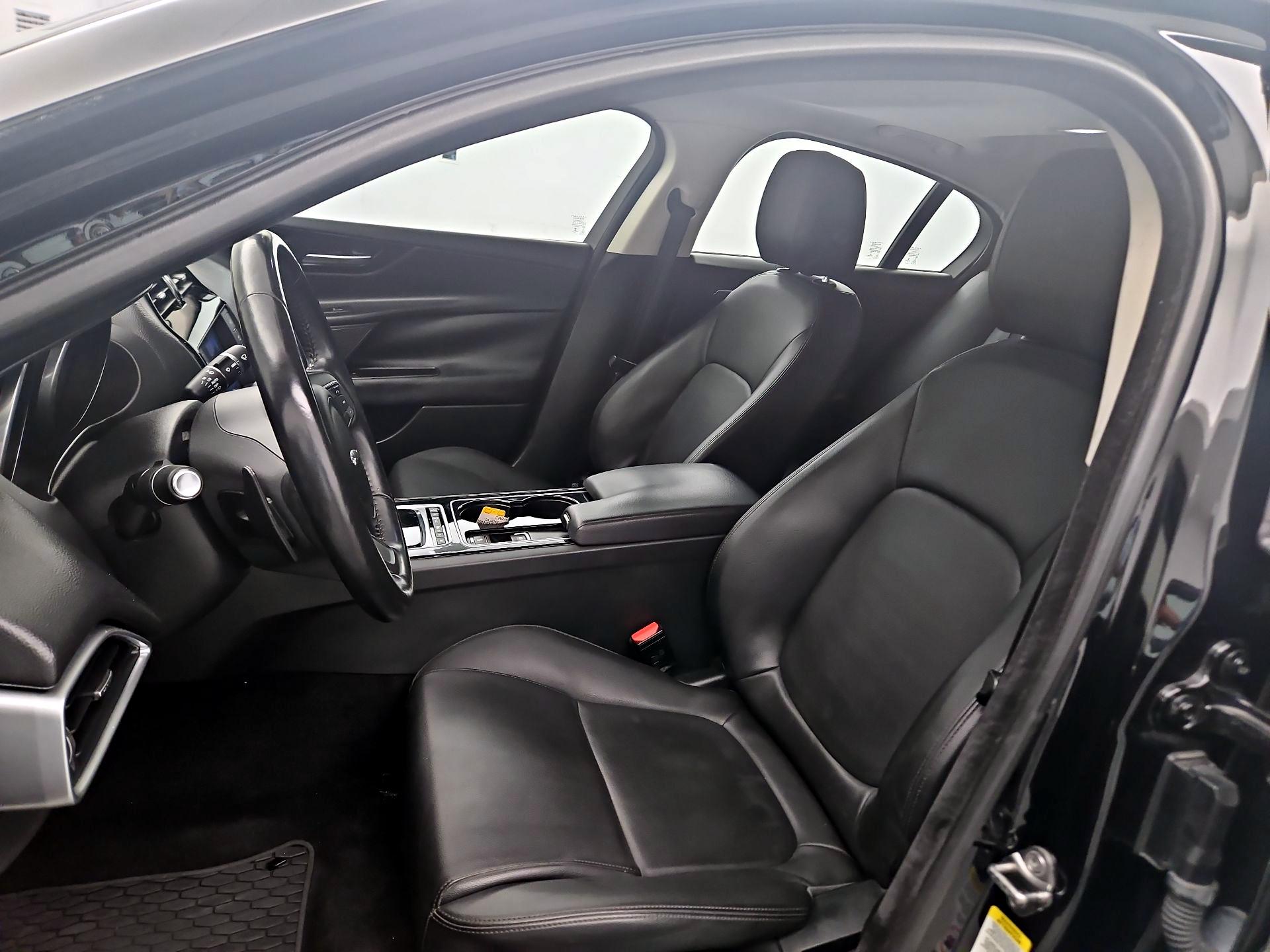 Thumbnail: 2017 Jaguar XE - 11