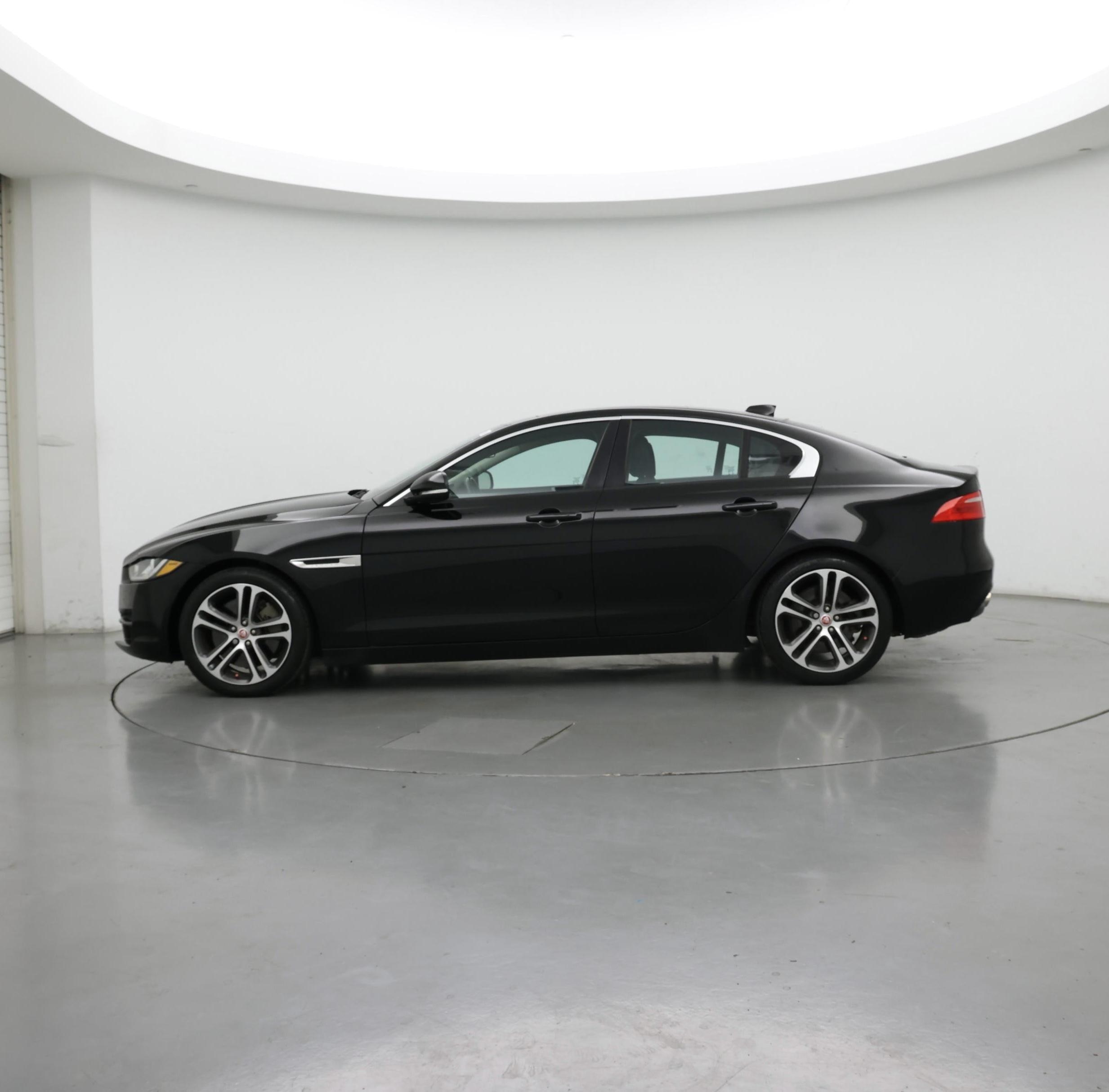 Thumbnail: 2017 Jaguar XE - 3
