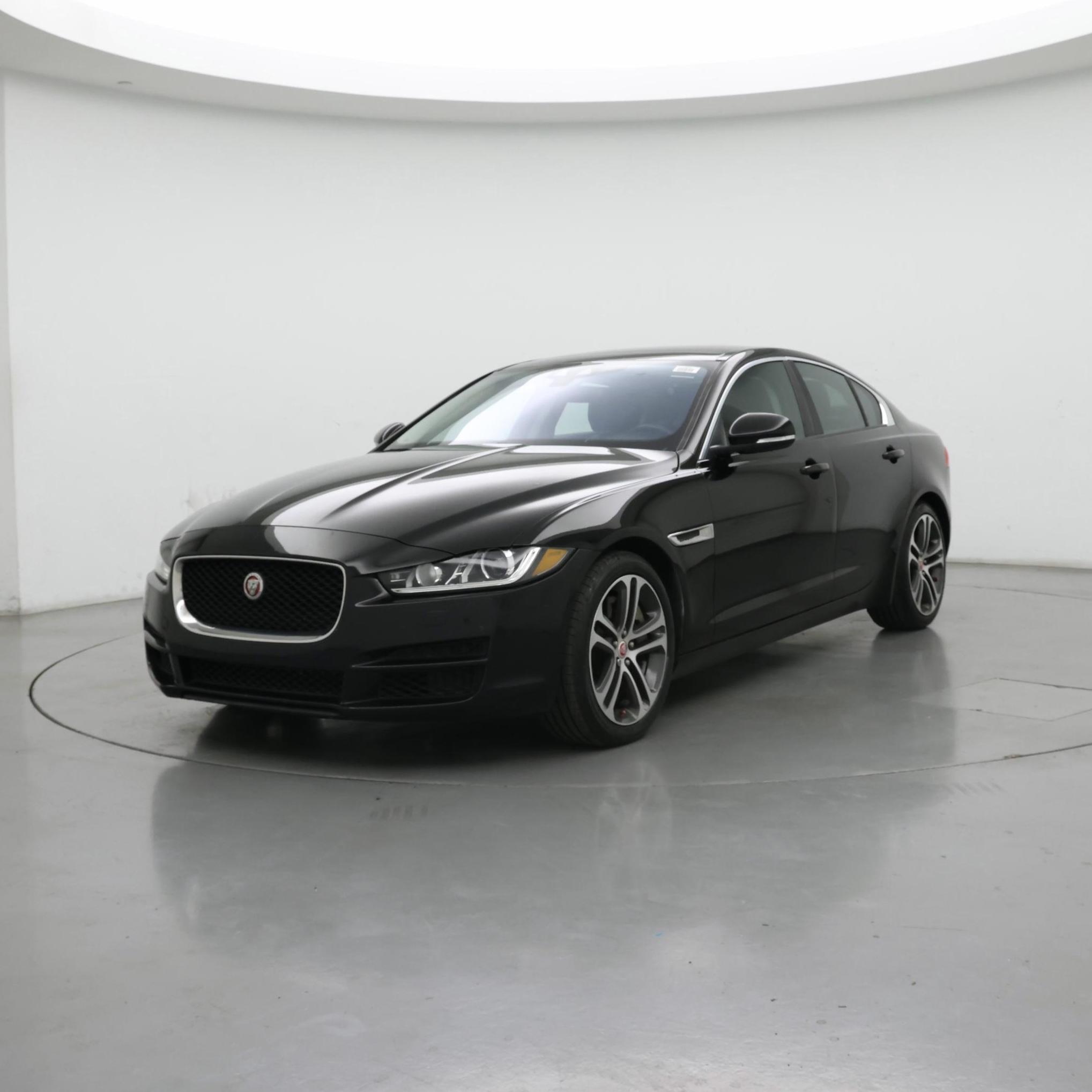 Thumbnail: 2017 Jaguar XE - 4
