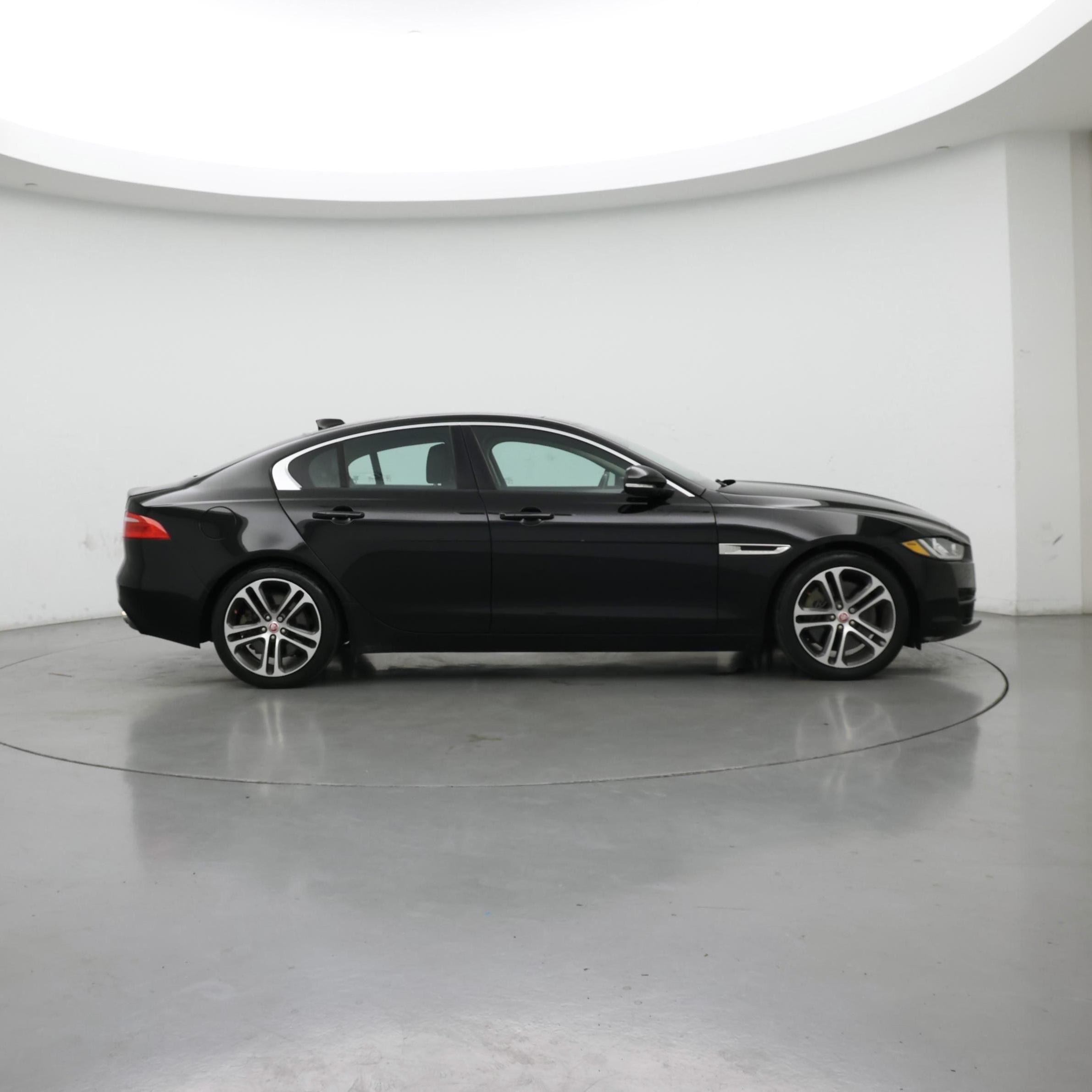 Thumbnail: 2017 Jaguar XE - 7