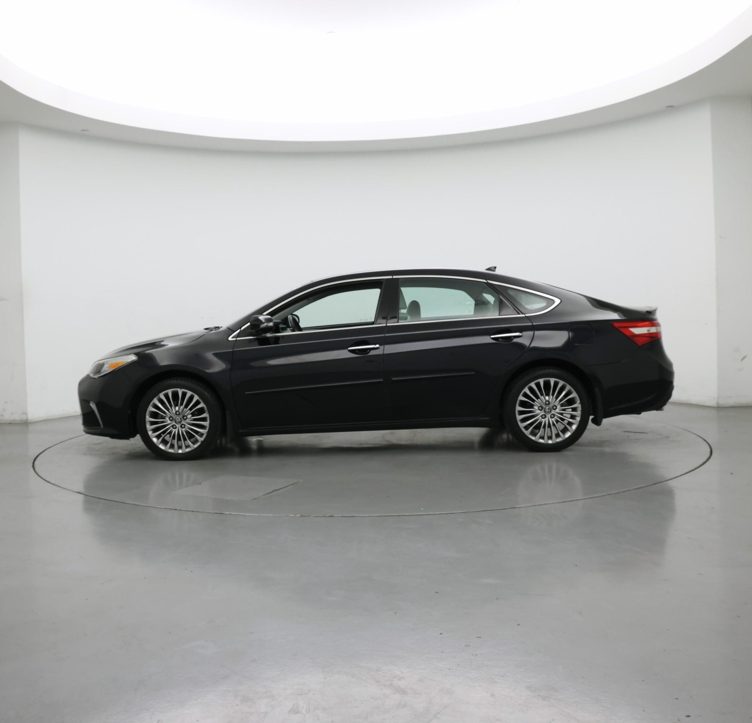 Thumbnail: 2017 Toyota Avalon - 3