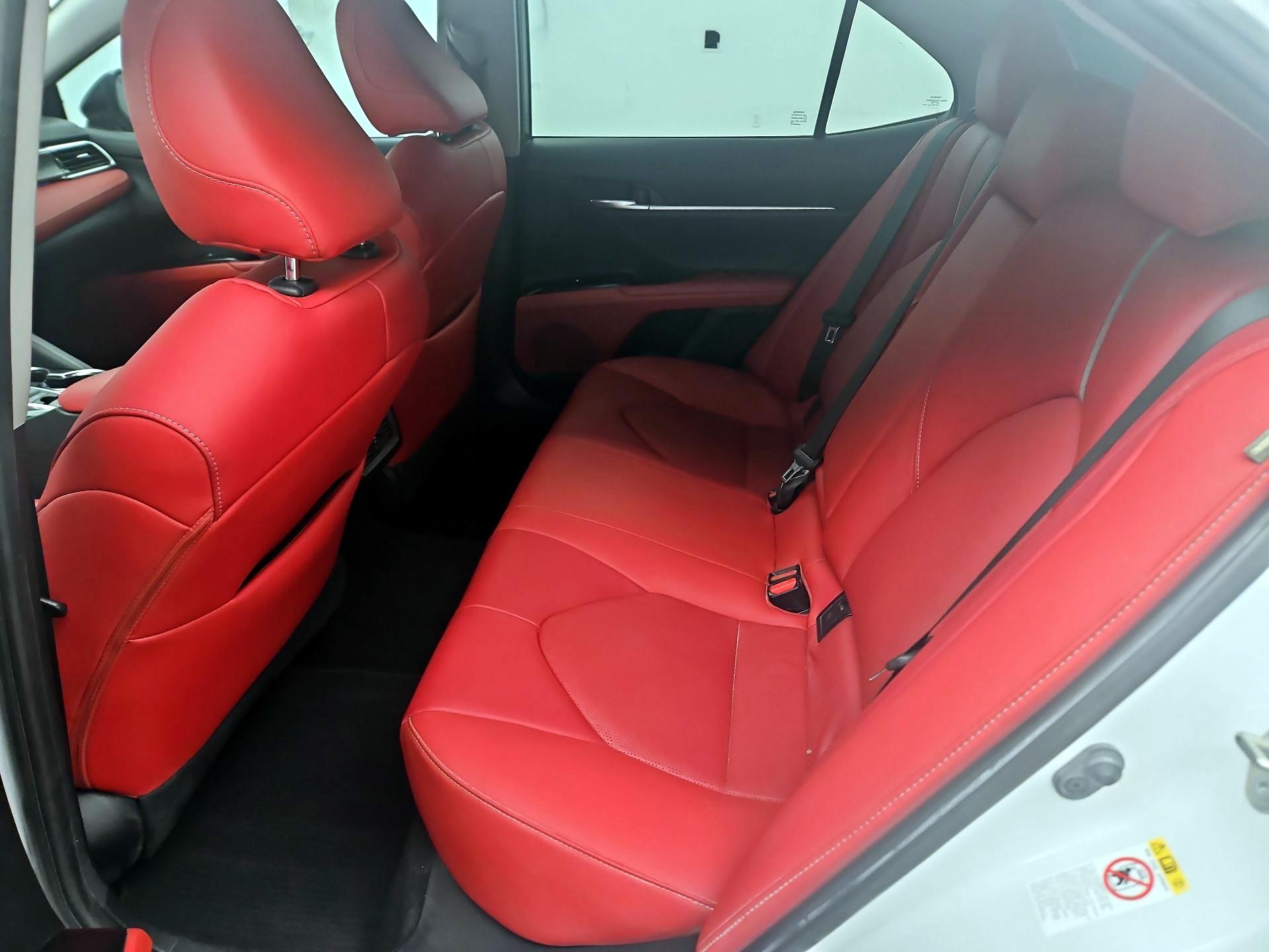 Thumbnail: 2018 Toyota Camry - 16