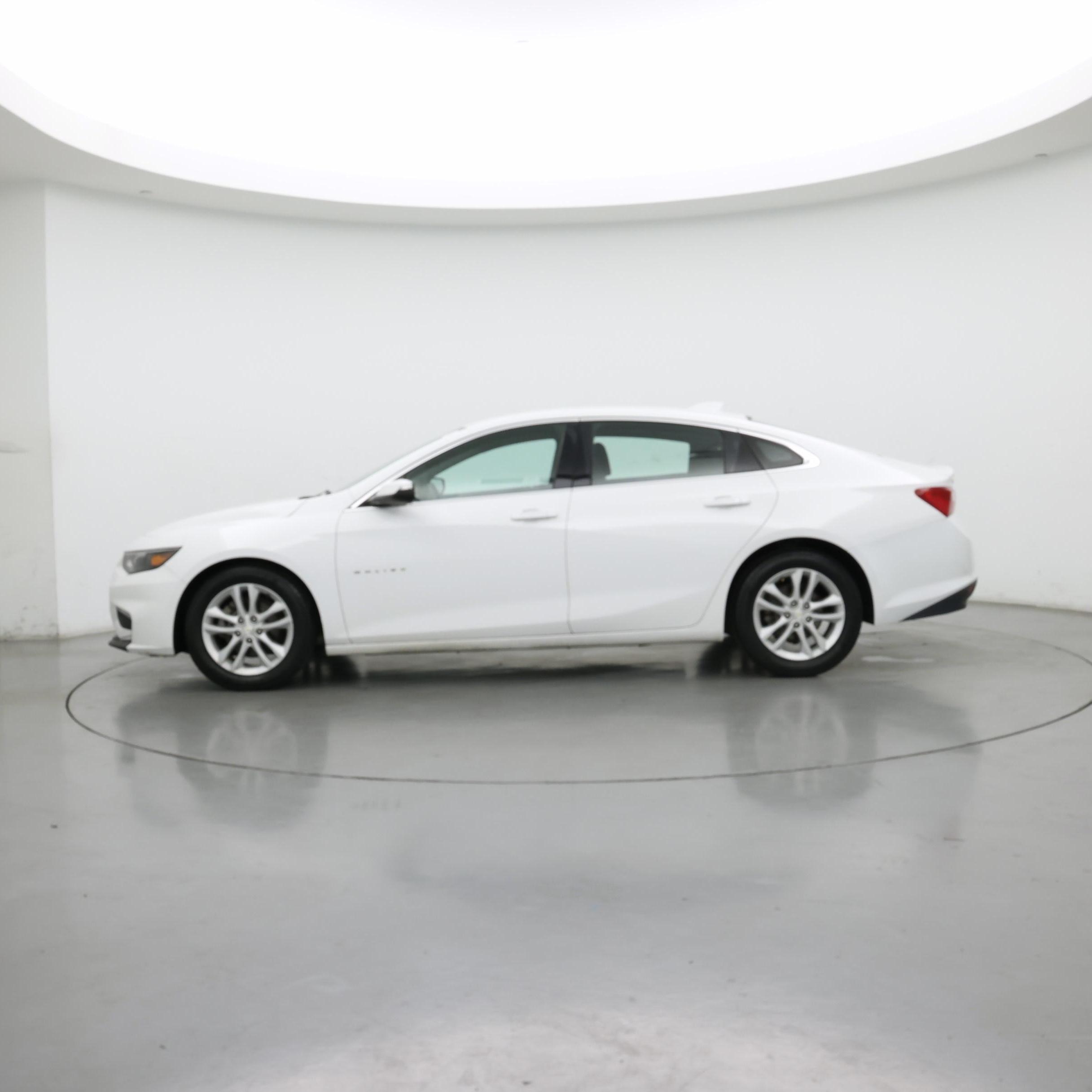 Thumbnail: 2018 Chevrolet Malibu - 3