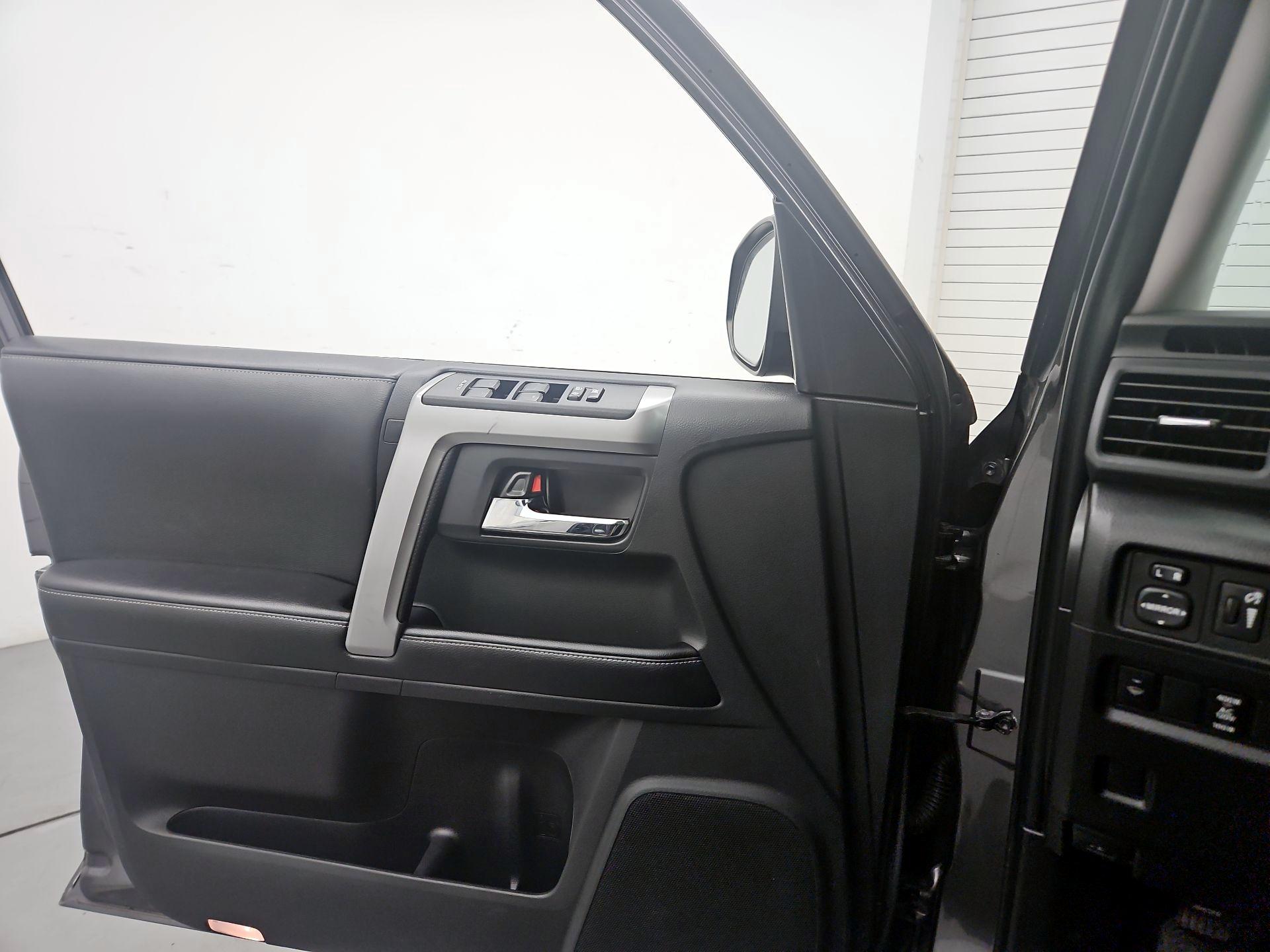 Thumbnail: 2016 Toyota 4Runner - 12