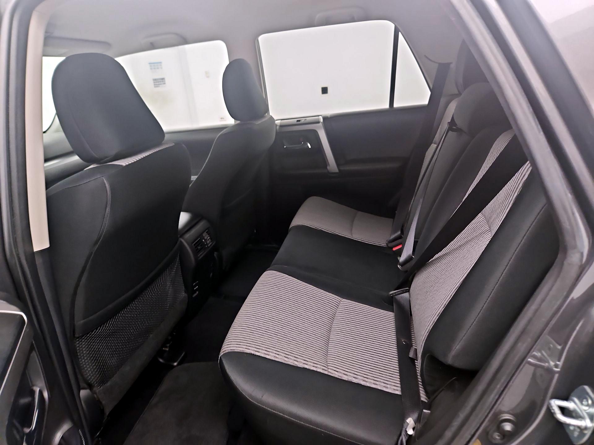 Thumbnail: 2016 Toyota 4Runner - 16