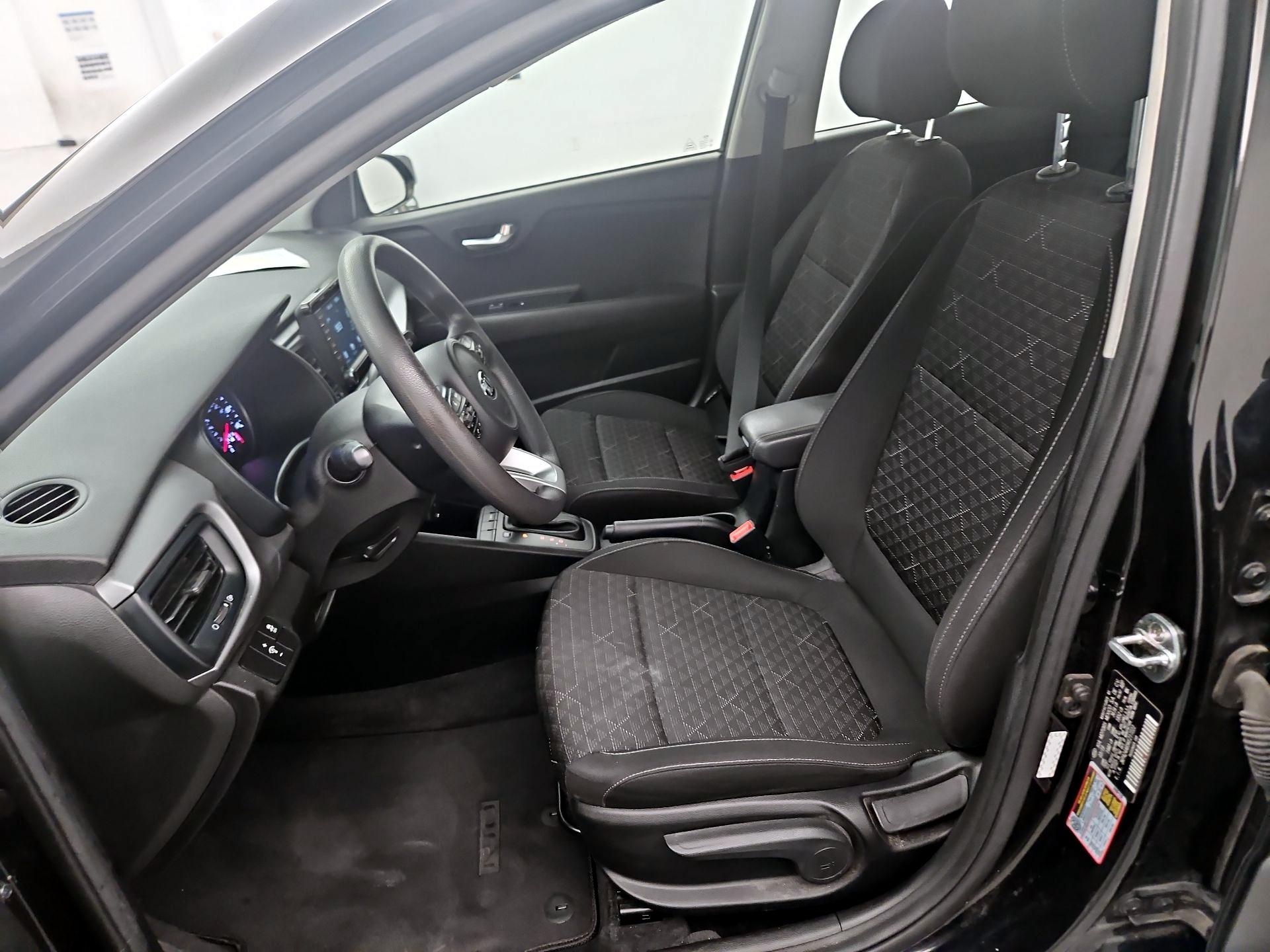 Thumbnail: 2019 Kia Rio - 11