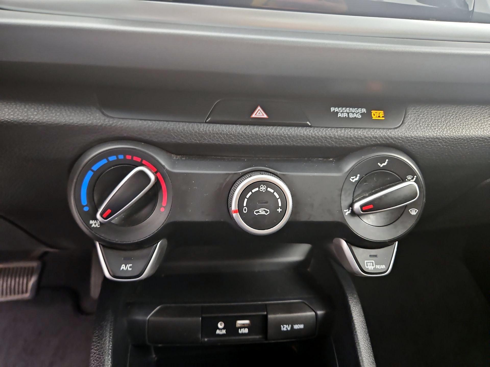 Thumbnail: 2019 Kia Rio - 15