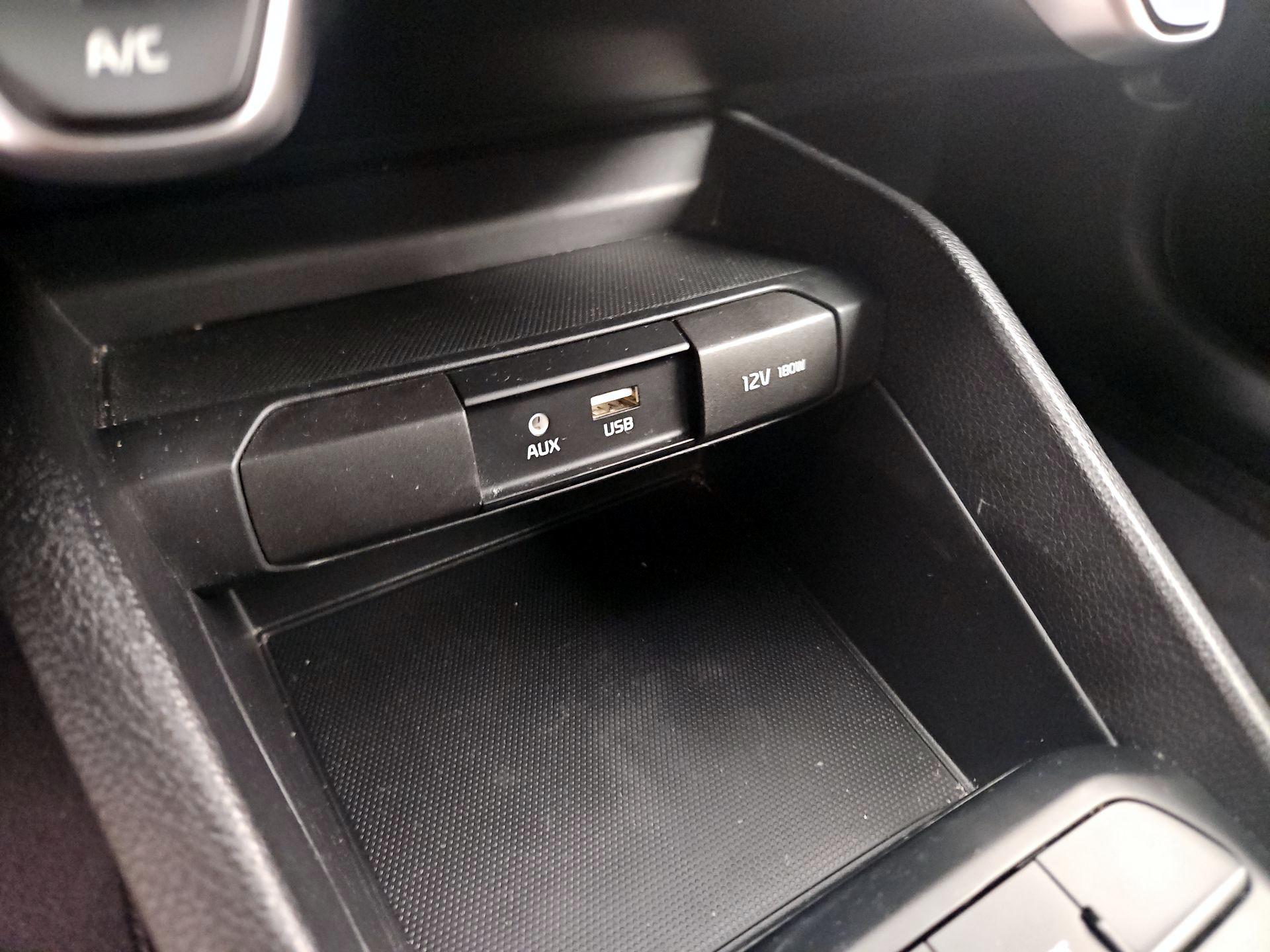 Thumbnail: 2019 Kia Rio - 17