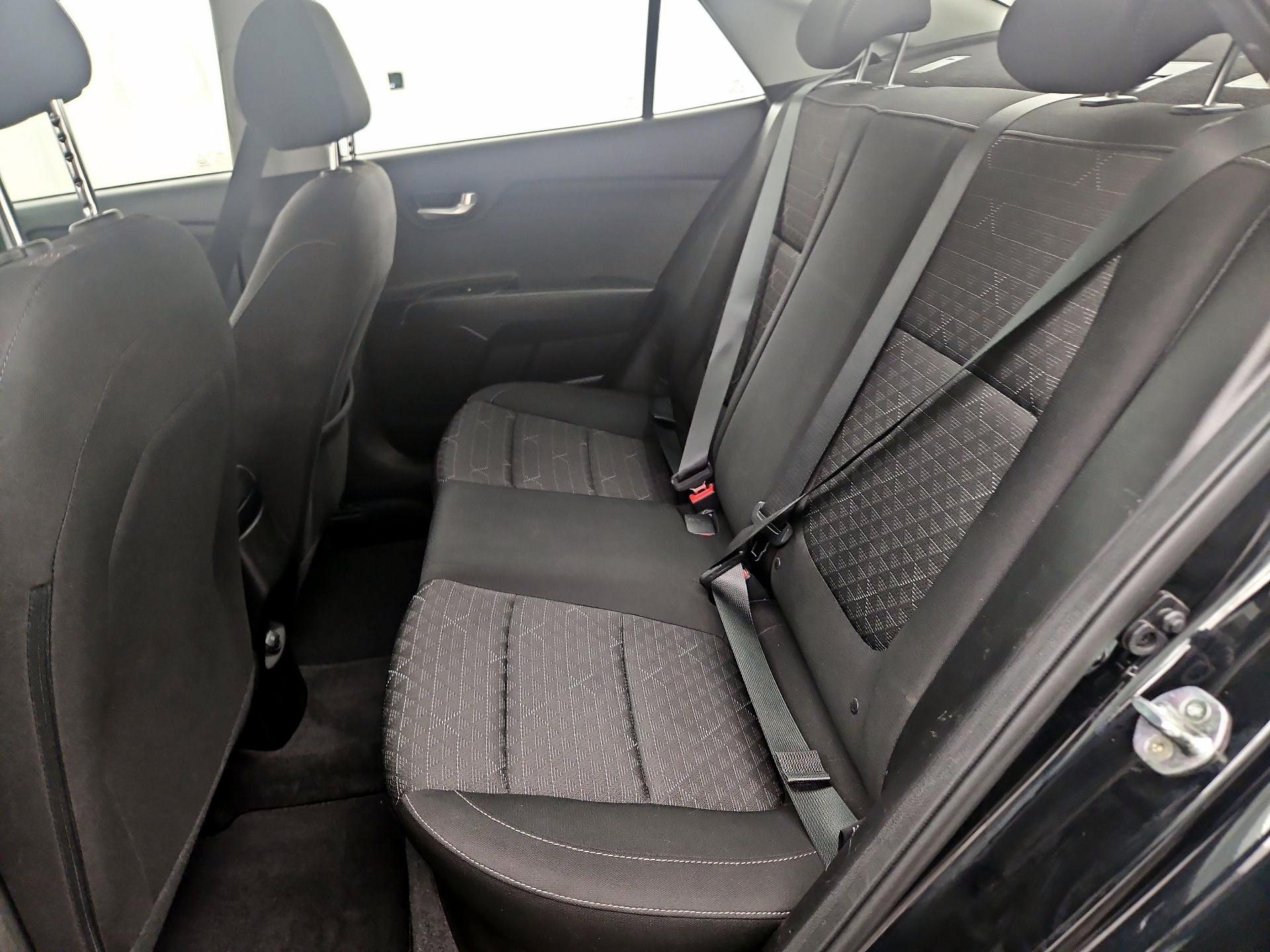 Thumbnail: 2019 Kia Rio - 18