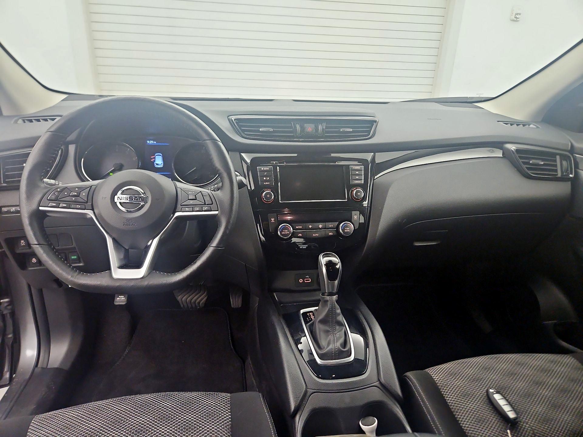 Thumbnail: 2021 Nissan Rogue Sport - 9