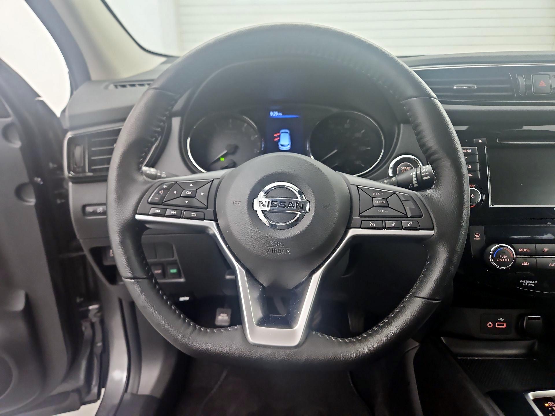 Thumbnail: 2021 Nissan Rogue Sport - 10