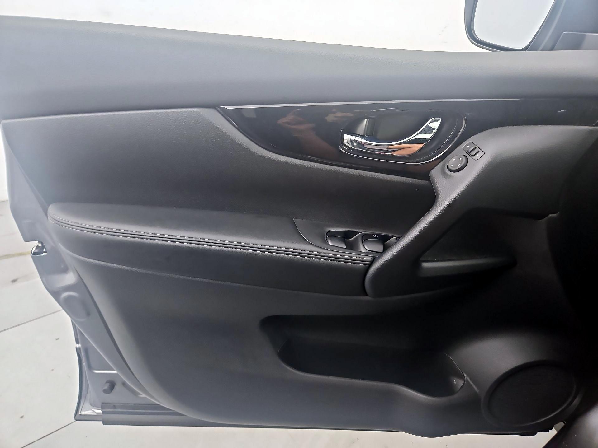 Thumbnail: 2021 Nissan Rogue Sport - 12