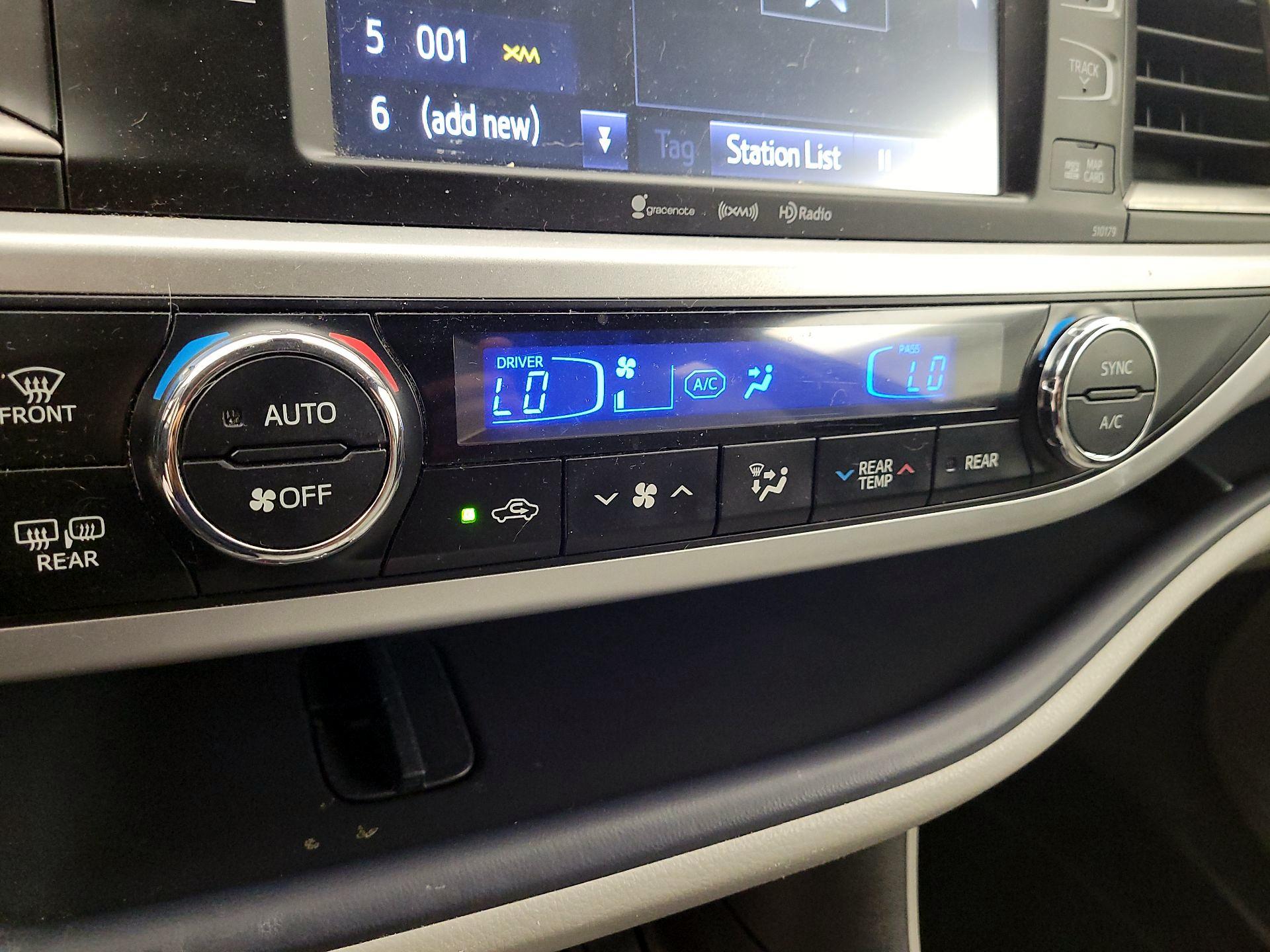 Thumbnail: 2018 Toyota Highlander - 14