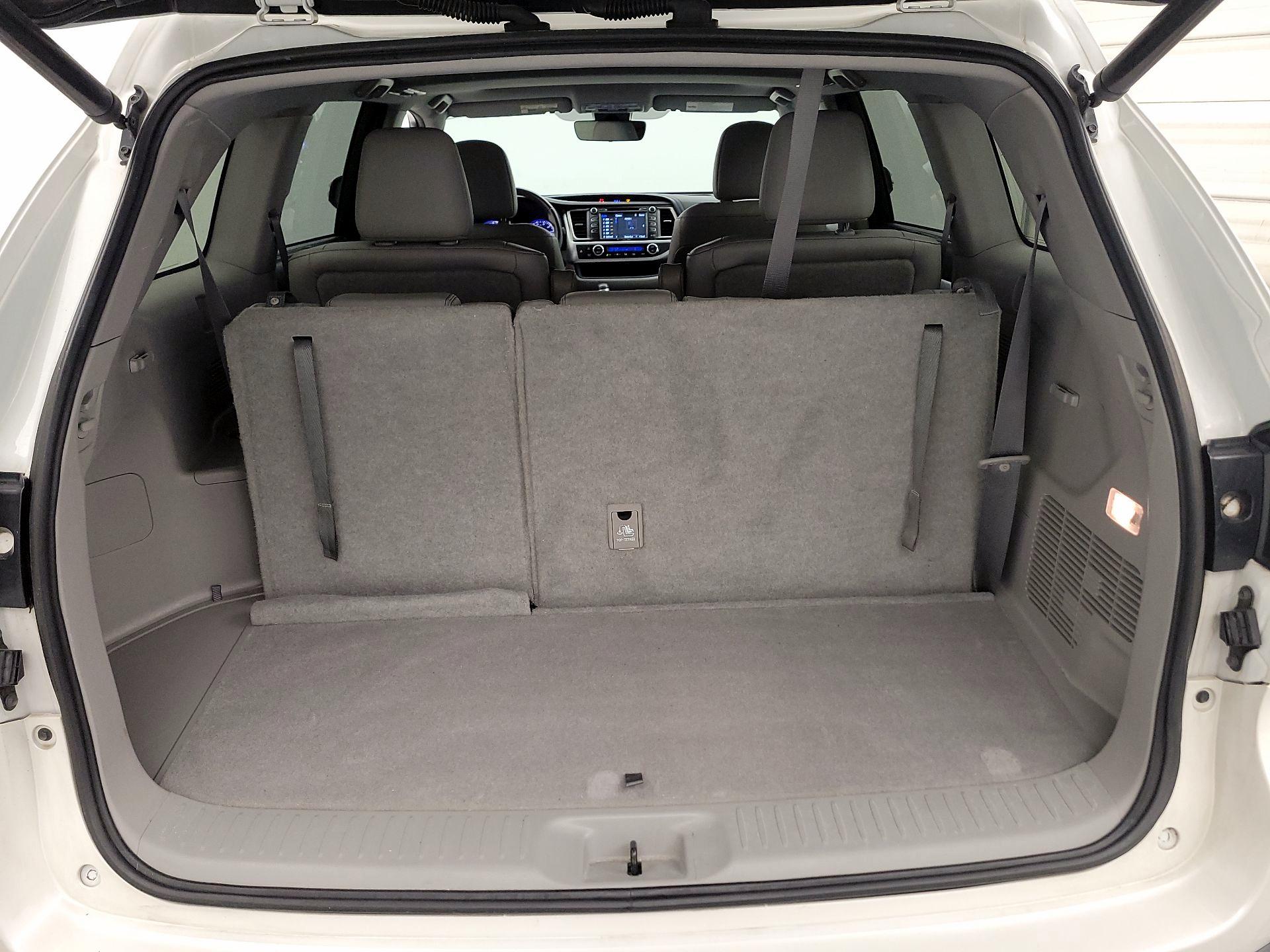 Thumbnail: 2018 Toyota Highlander - 16