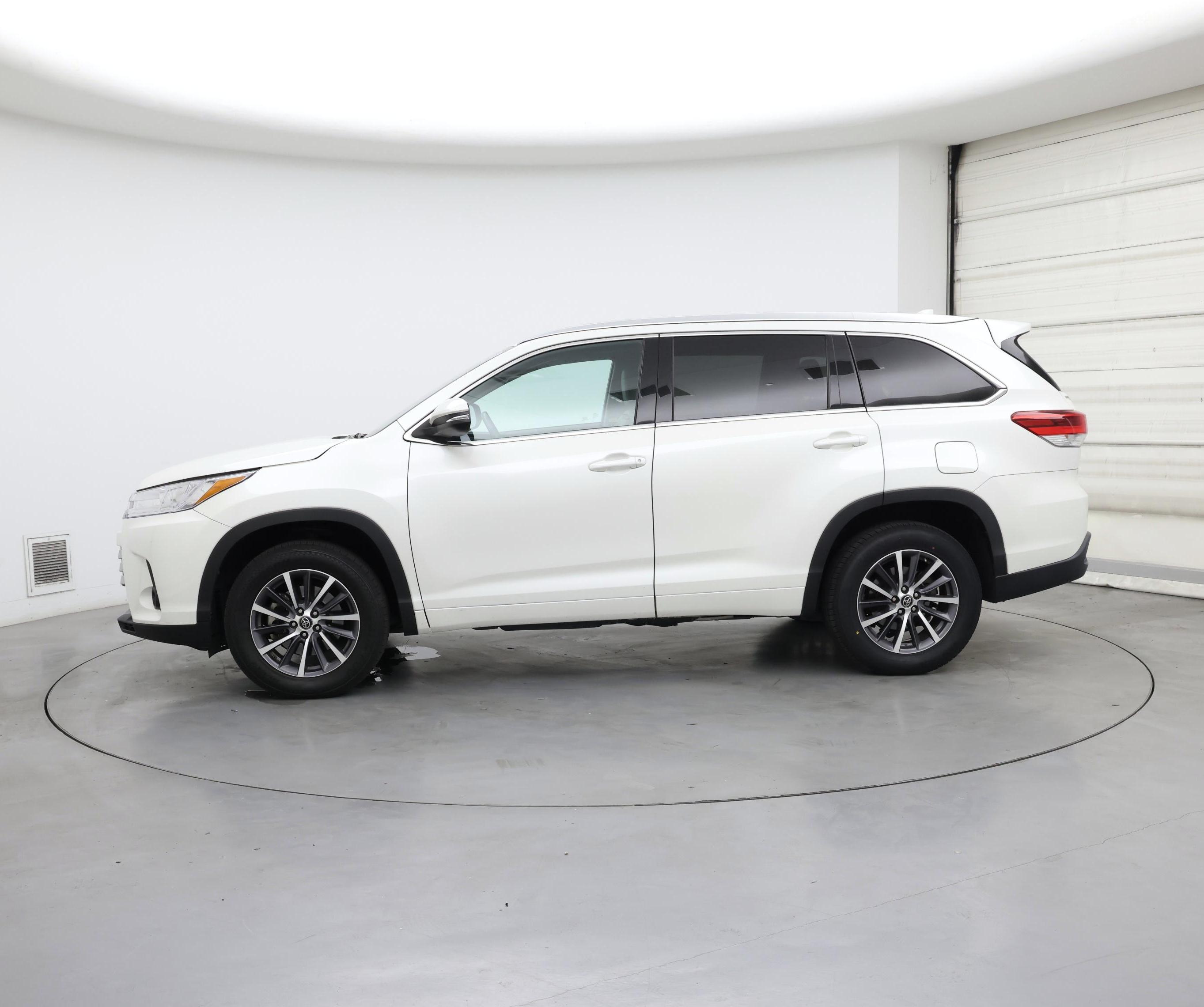 Thumbnail: 2018 Toyota Highlander - 3