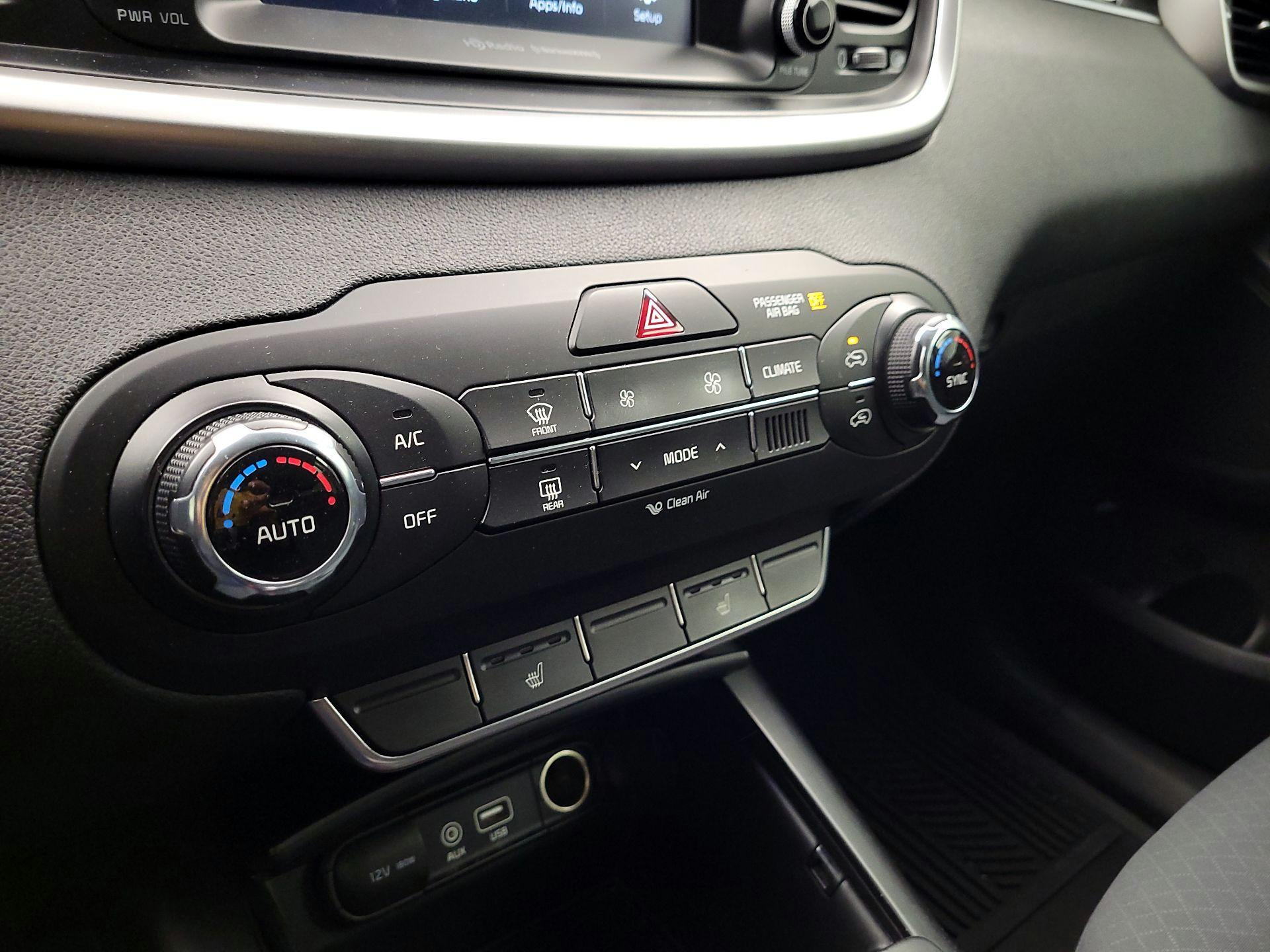 Thumbnail: 2017 Kia Sorento - 16
