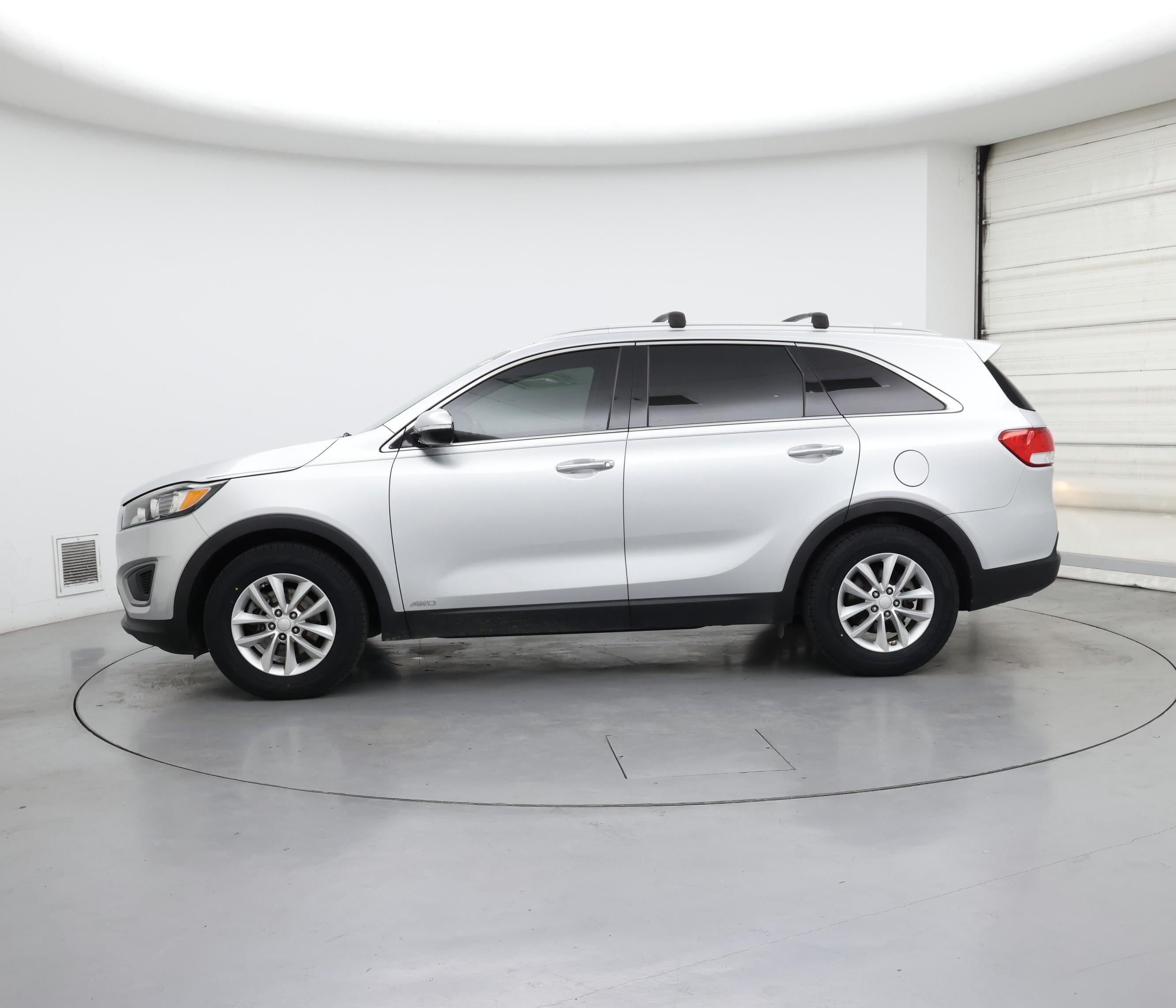 Thumbnail: 2017 Kia Sorento - 3