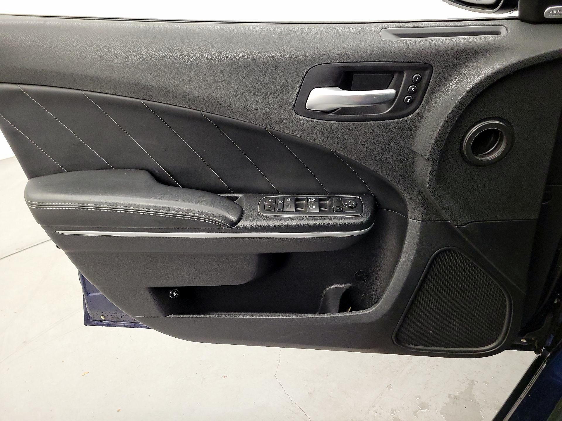 Thumbnail: 2016 Dodge Charger - 12