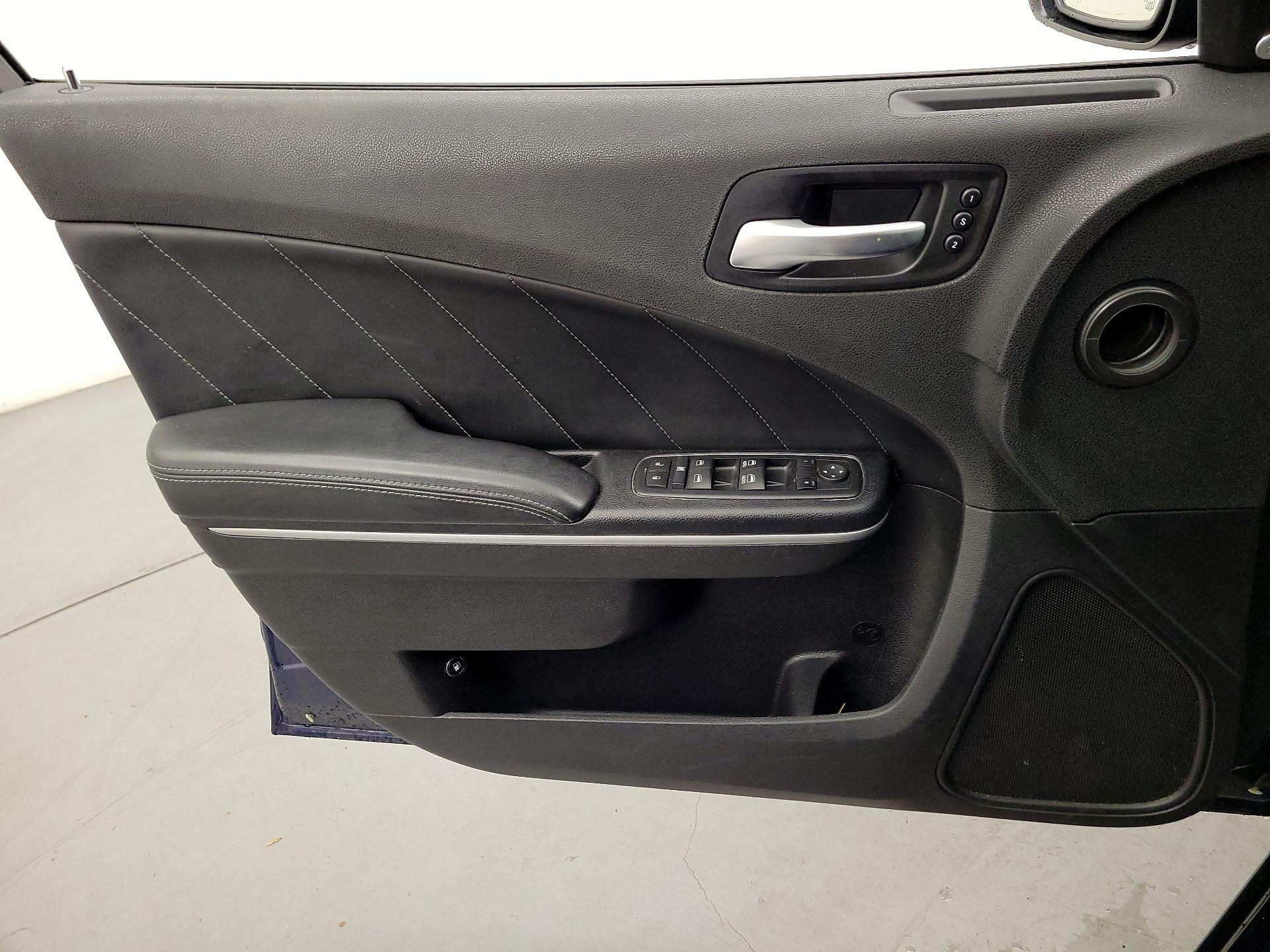 Thumbnail: 2016 Dodge Charger - 13