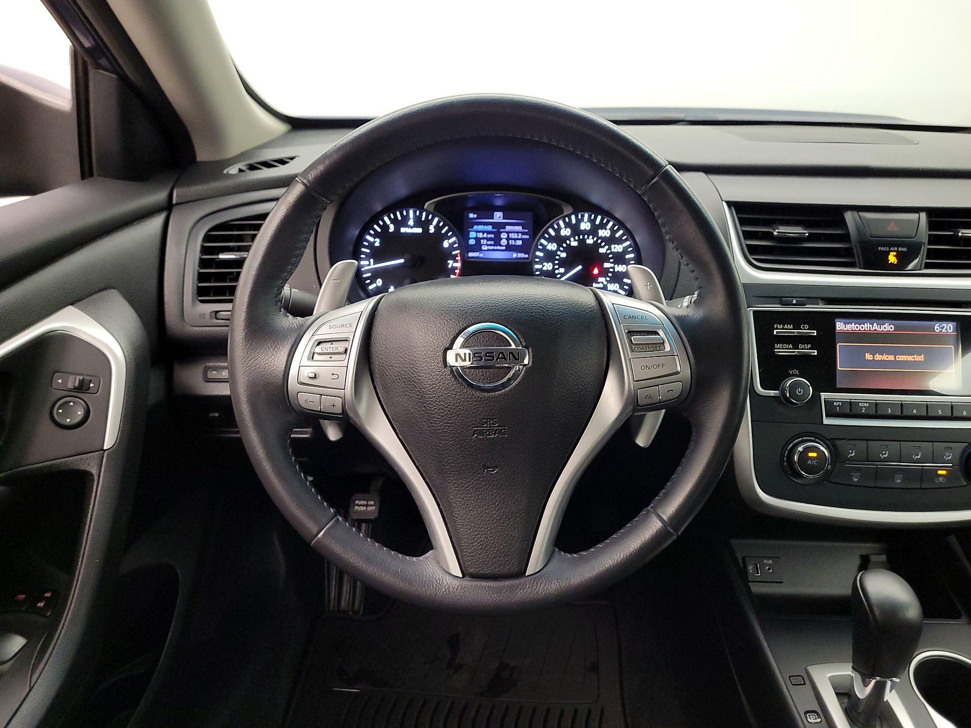 Thumbnail: 2017 Nissan Altima - 10