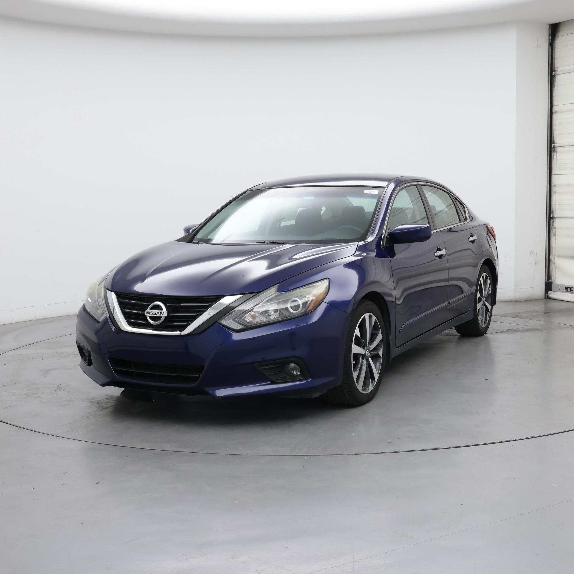 Thumbnail: 2017 Nissan Altima - 4