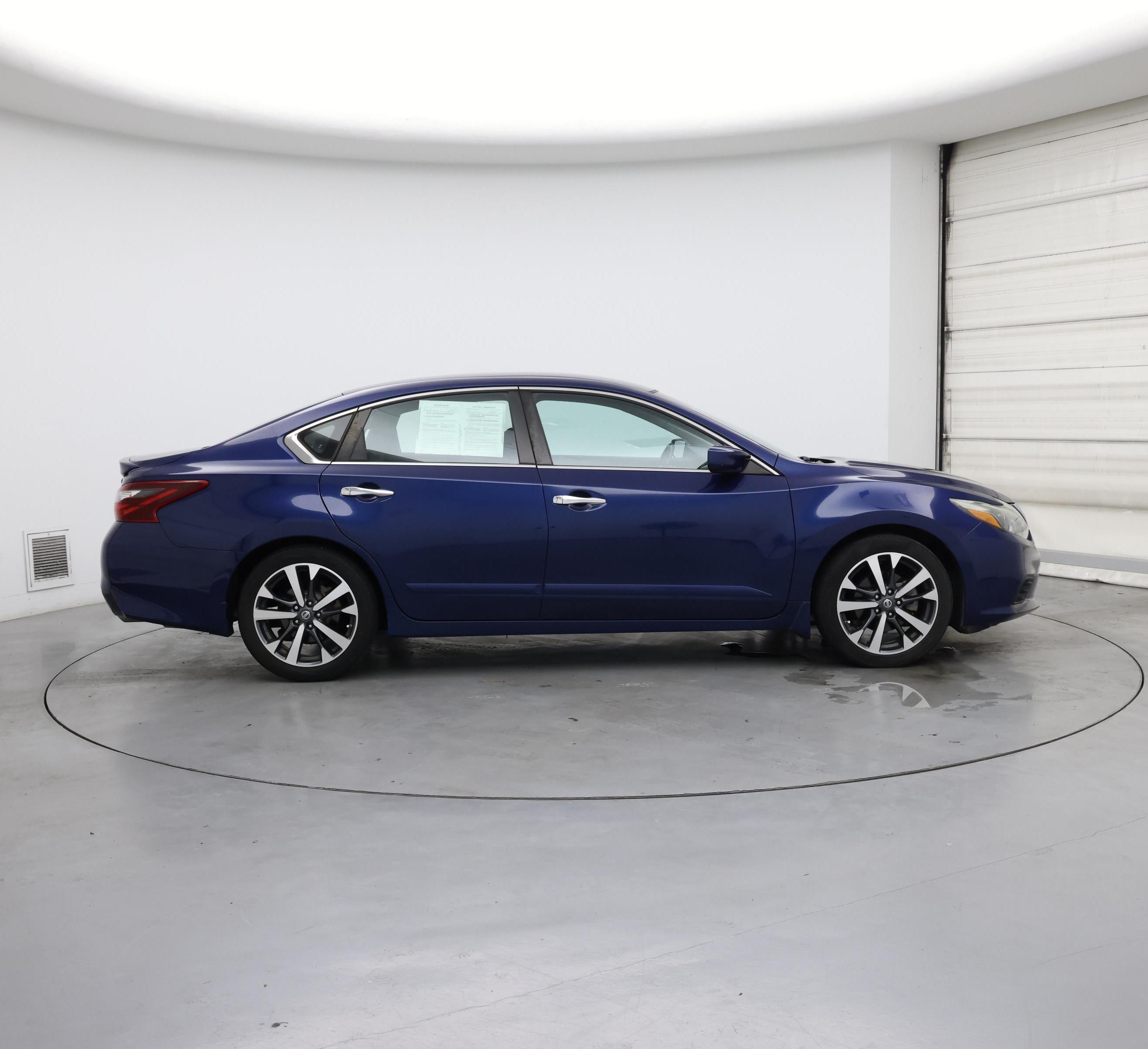Thumbnail: 2017 Nissan Altima - 7