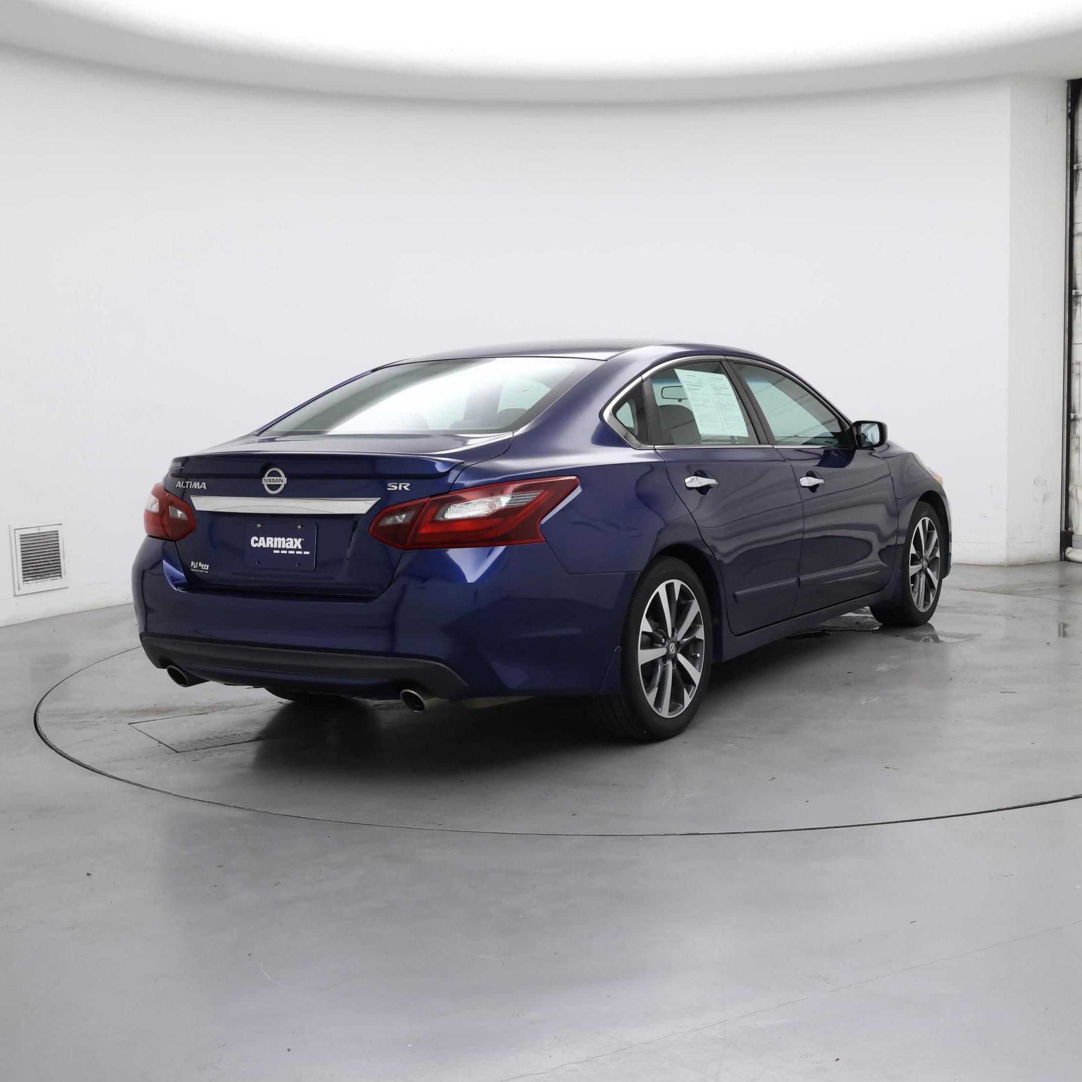 Thumbnail: 2017 Nissan Altima - 8