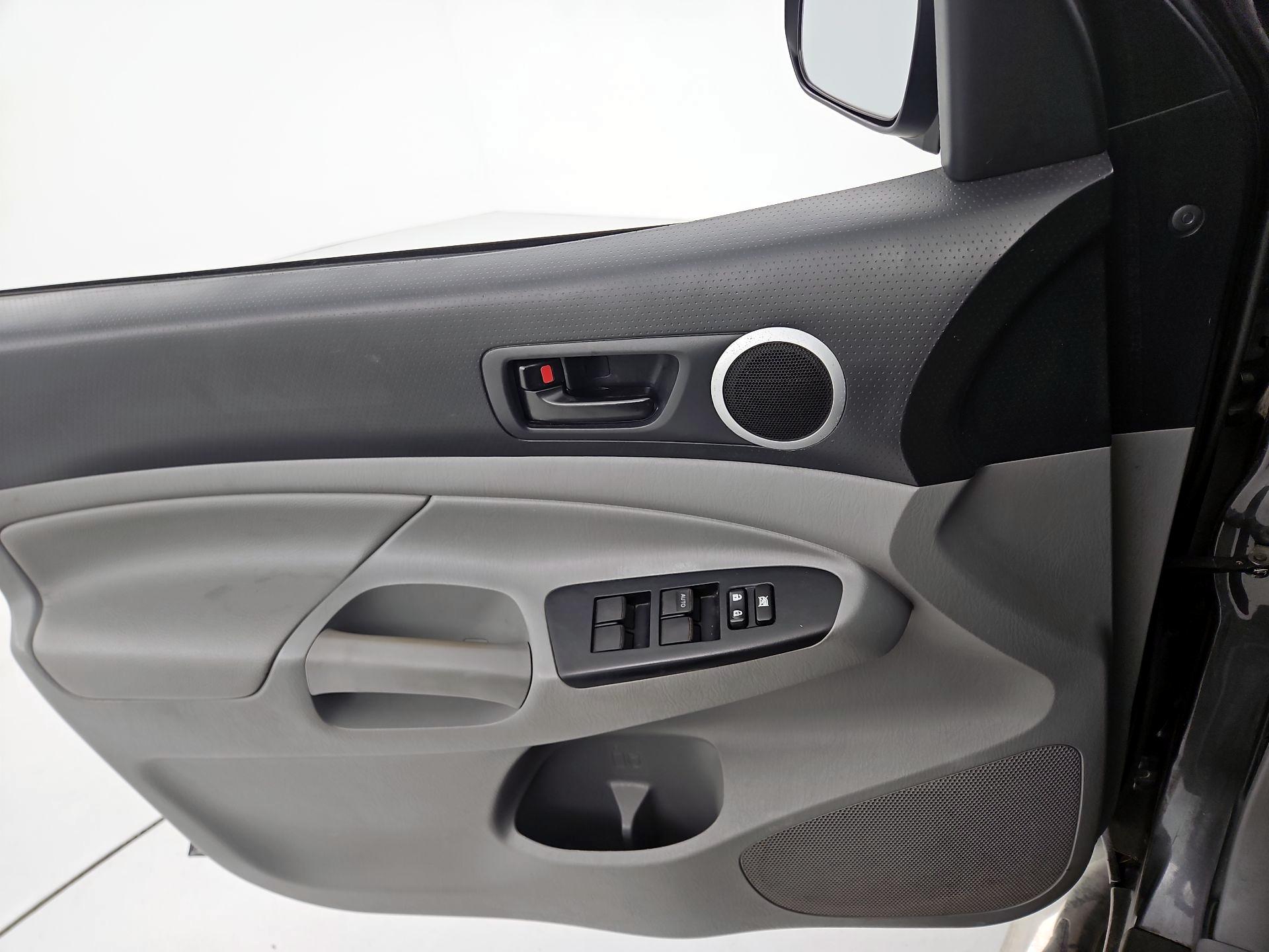 Thumbnail: 2014 Toyota Tacoma - 12