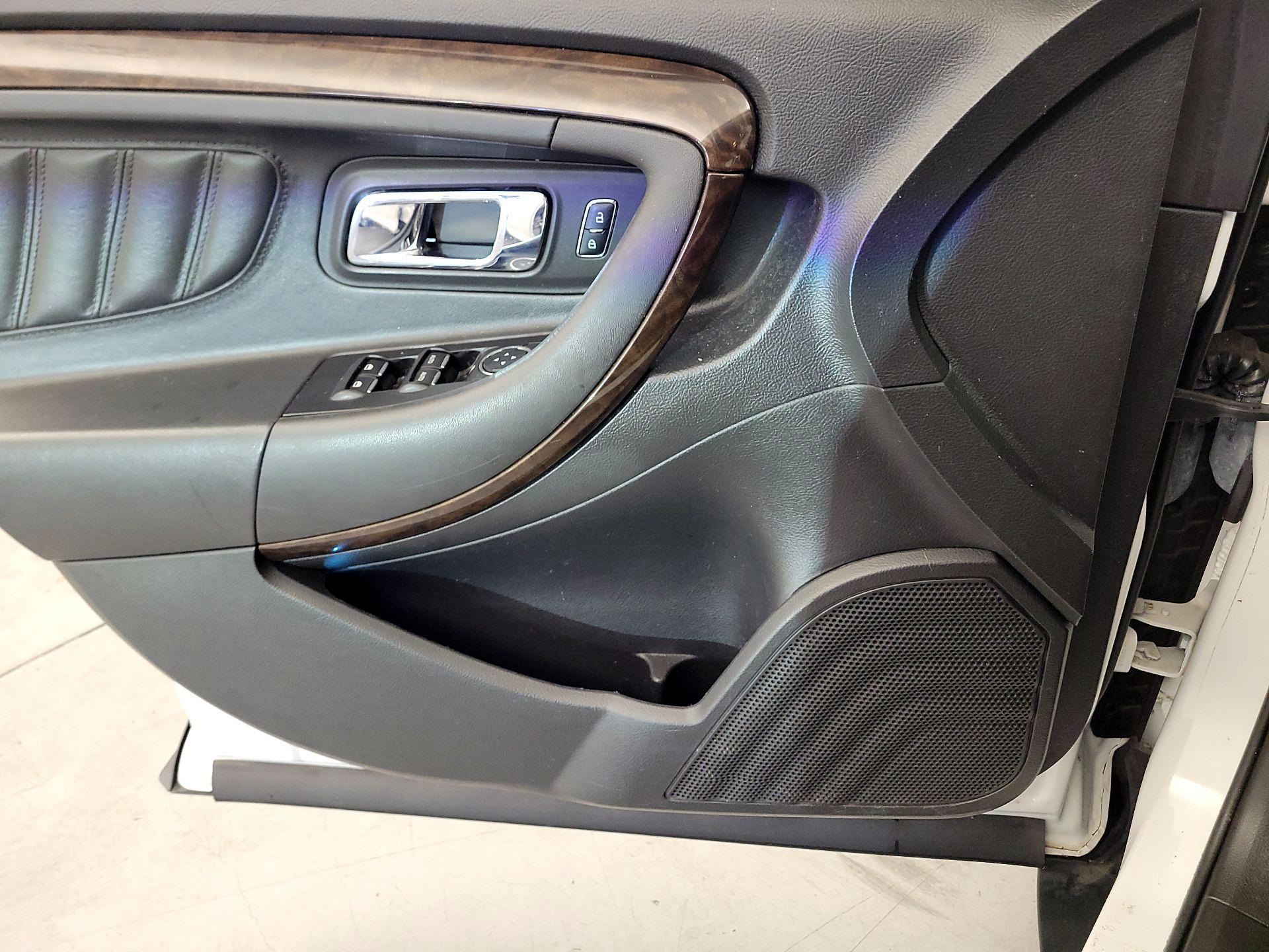 Thumbnail: 2014 Ford Taurus - 12