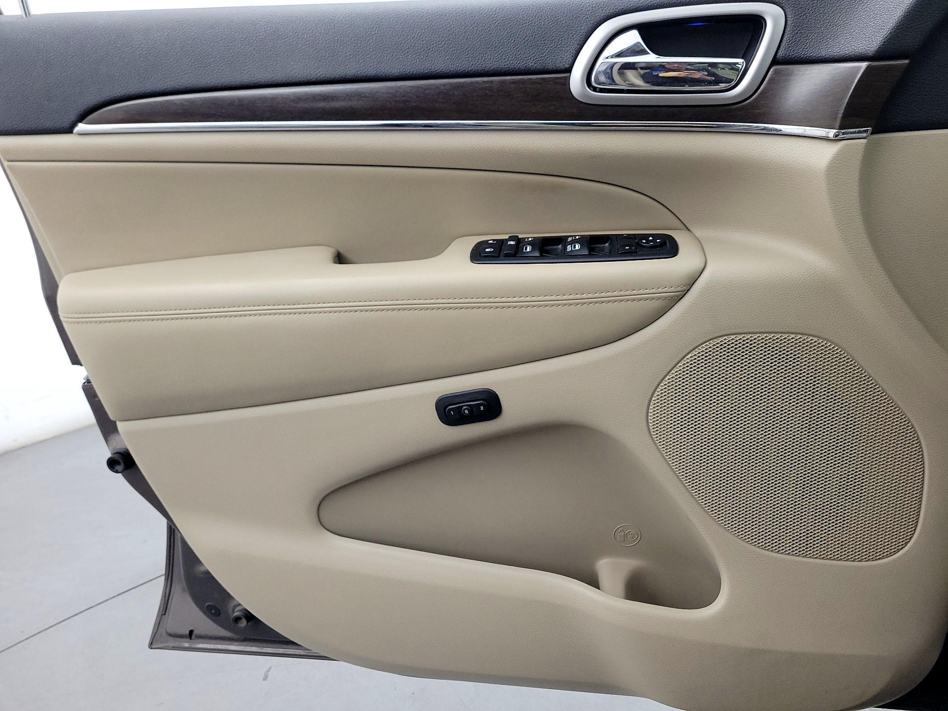 Thumbnail: 2018 Jeep Grand Cherokee - 12