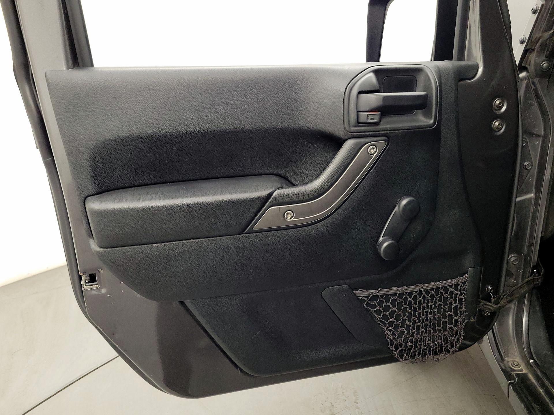 Thumbnail: 2017 Jeep Wrangler - 12