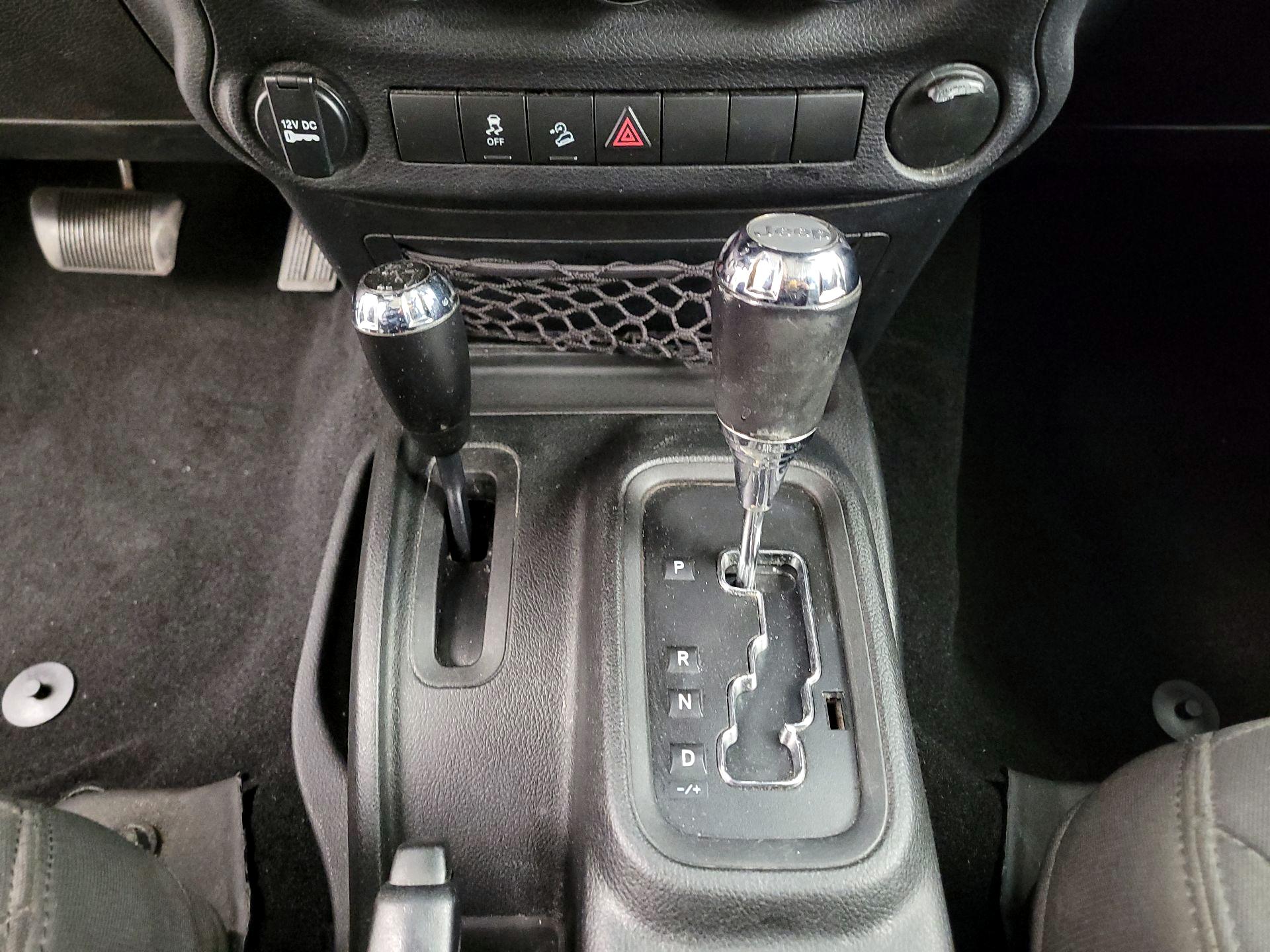 Thumbnail: 2017 Jeep Wrangler - 15