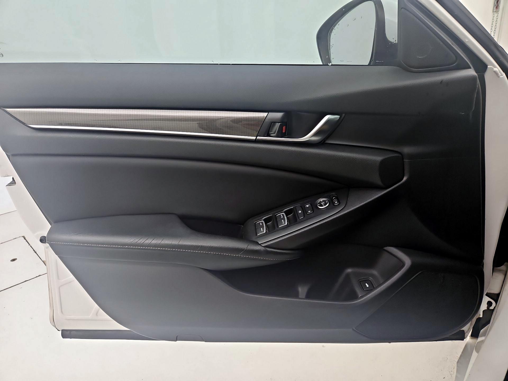 Thumbnail: 2018 Honda Accord - 12