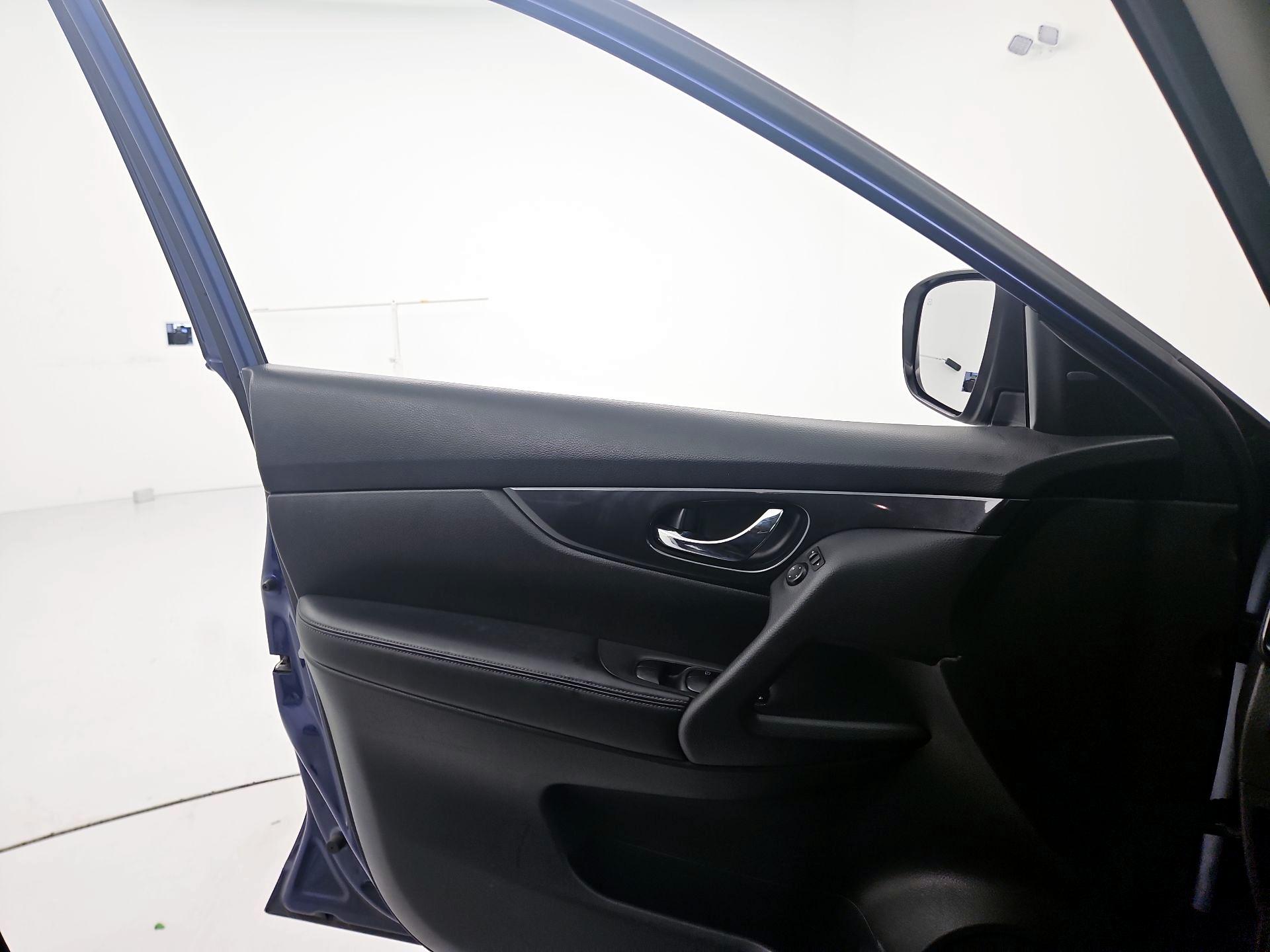 Thumbnail: 2018 Nissan Rogue - 12