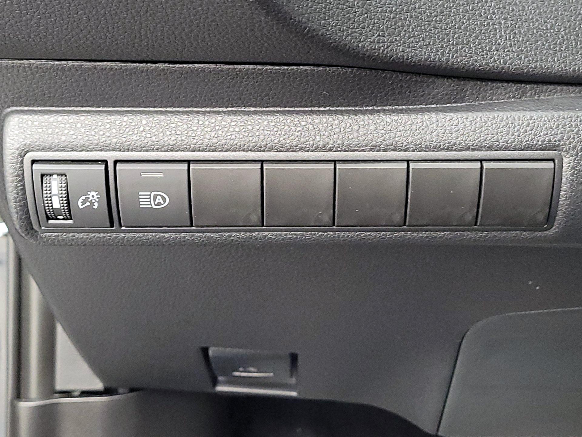 Thumbnail: 2025 Toyota Corolla - 13