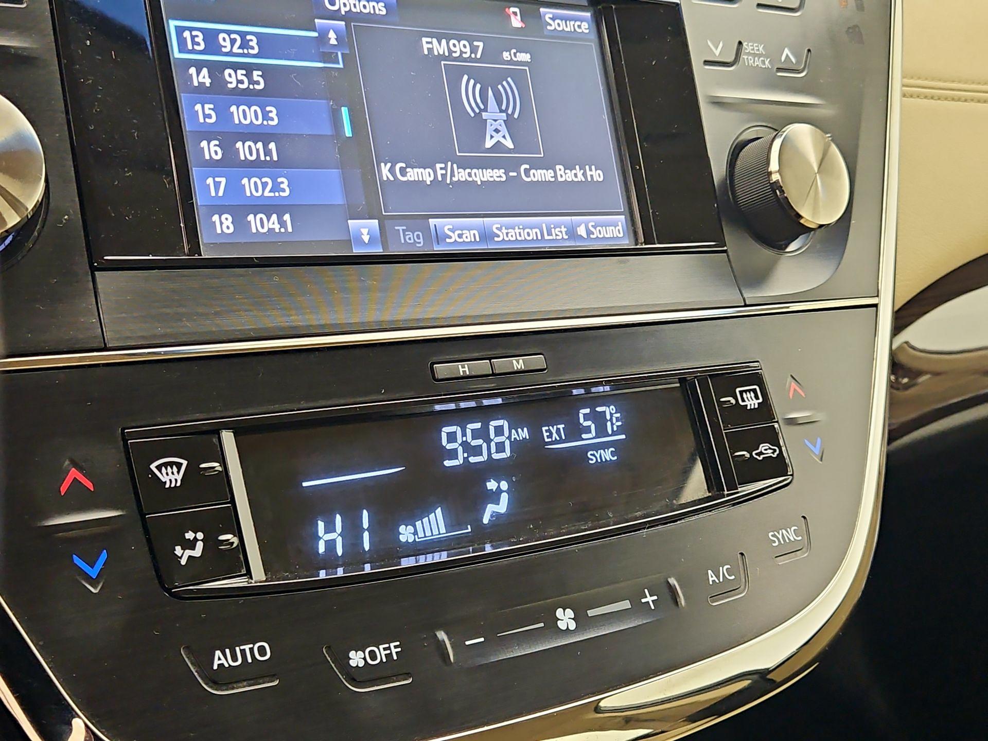 Thumbnail: 2015 Toyota Avalon - 16