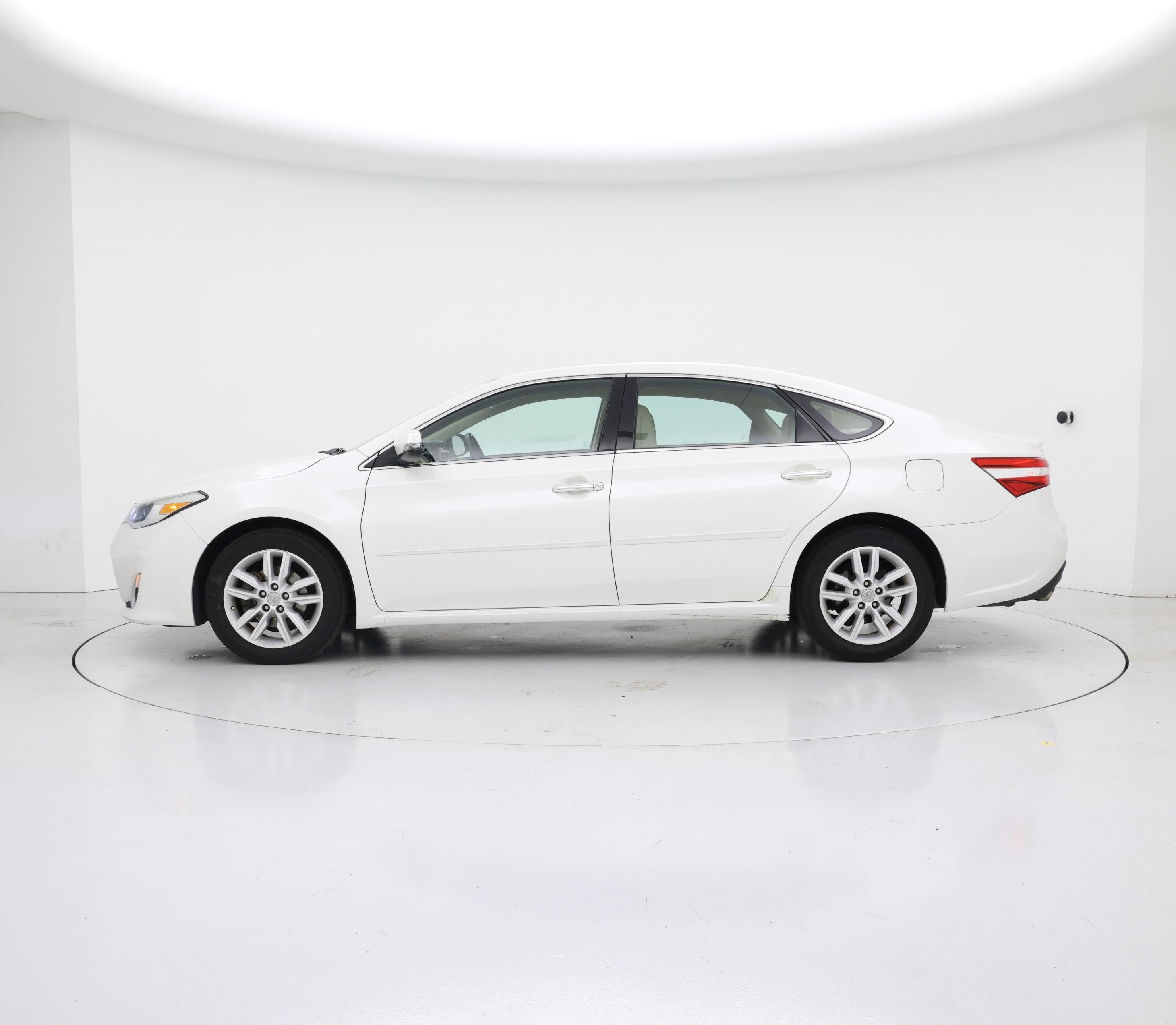 Thumbnail: 2015 Toyota Avalon - 3