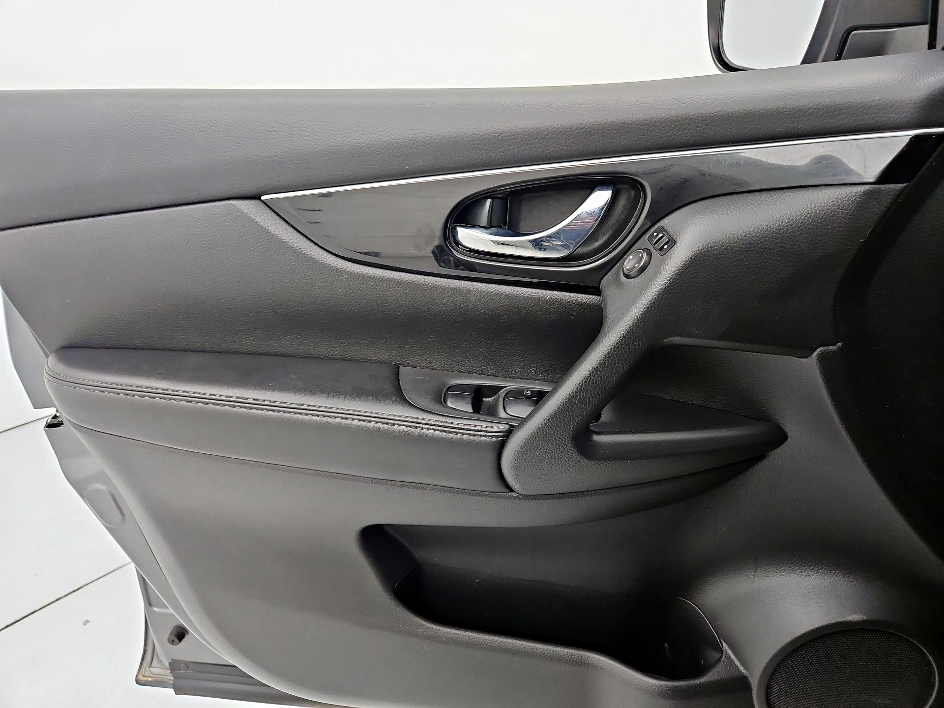 Thumbnail: 2018 Nissan Rogue Sport - 12