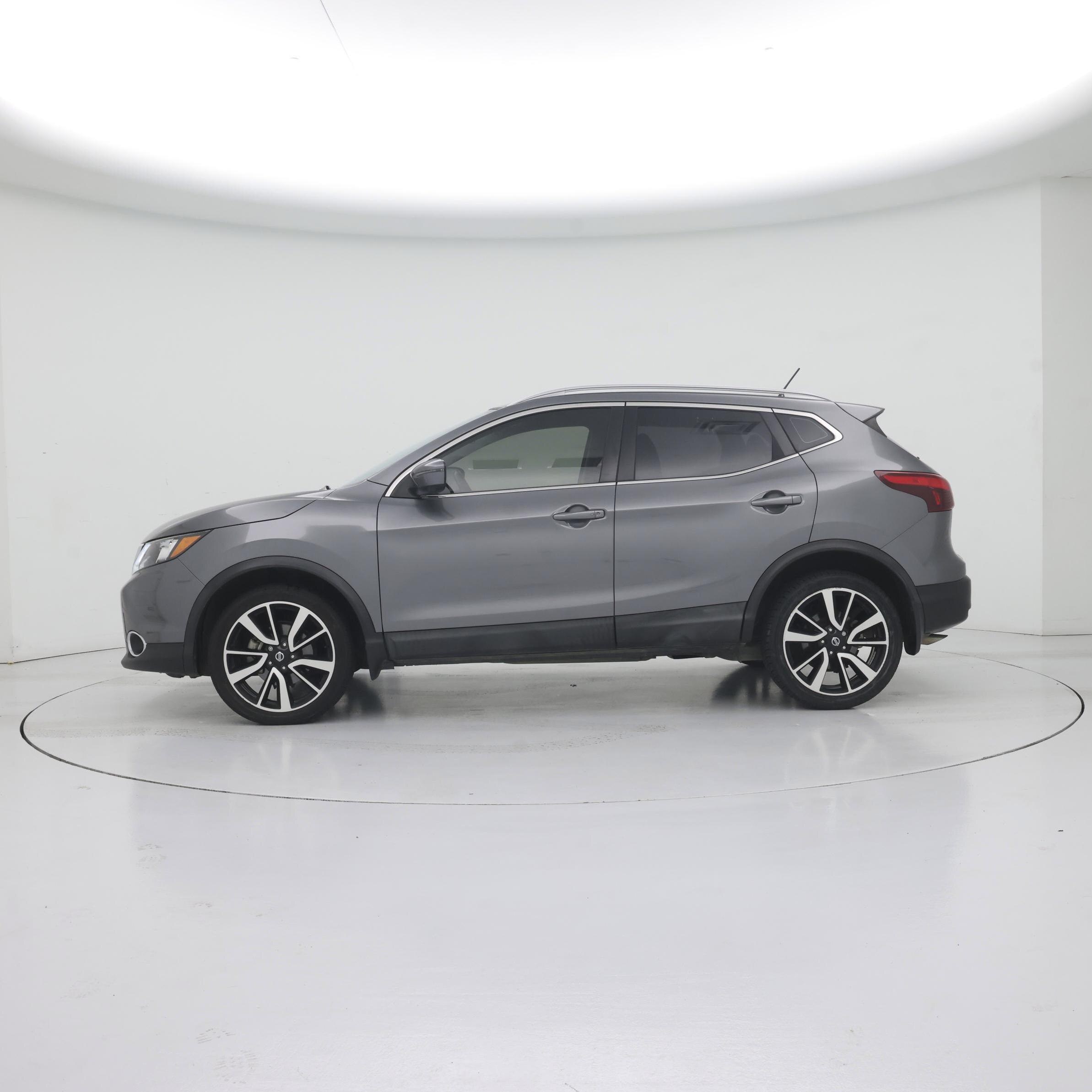 Thumbnail: 2018 Nissan Rogue Sport - 3