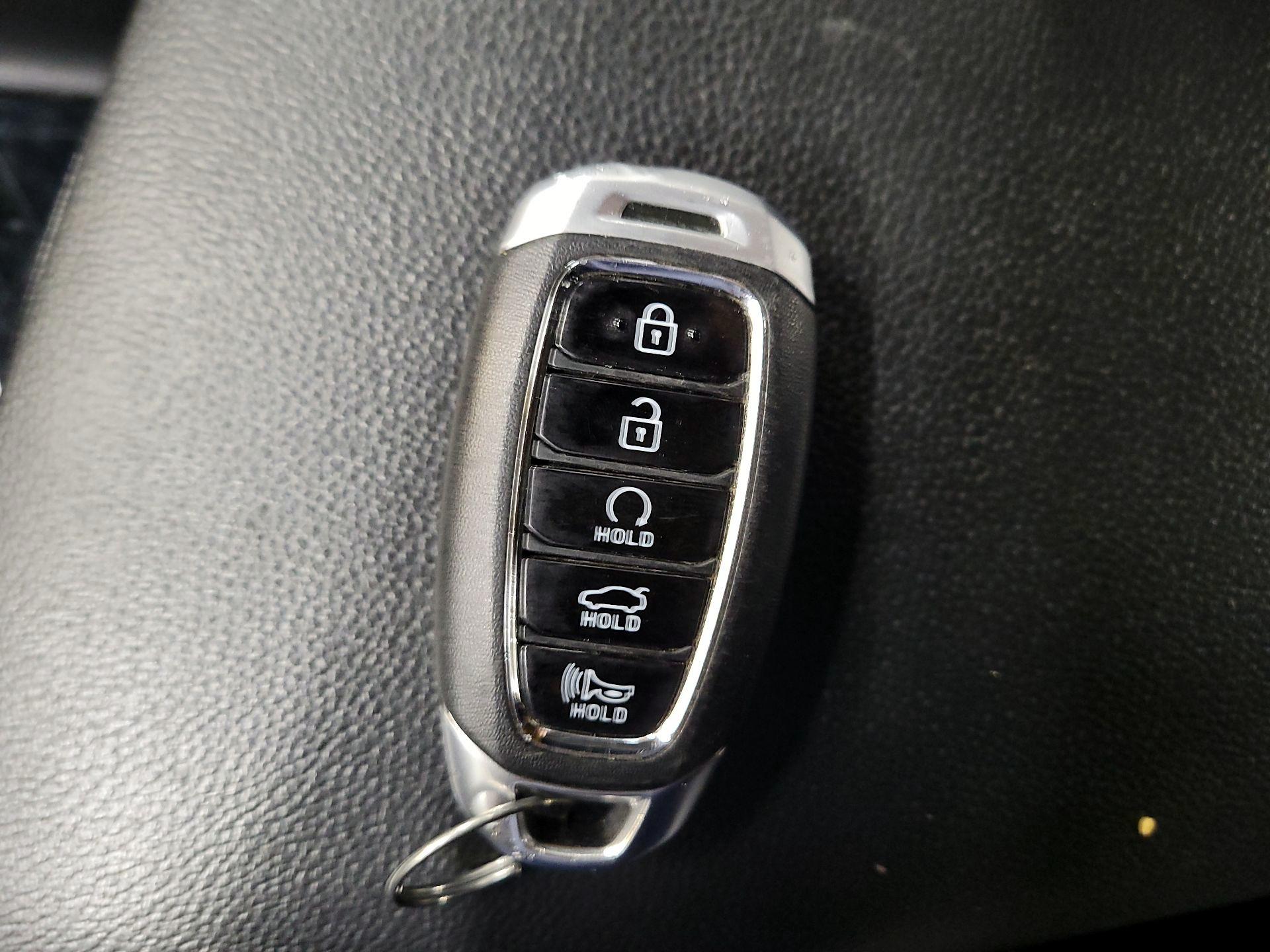 Thumbnail: 2023 Hyundai Elantra - 18