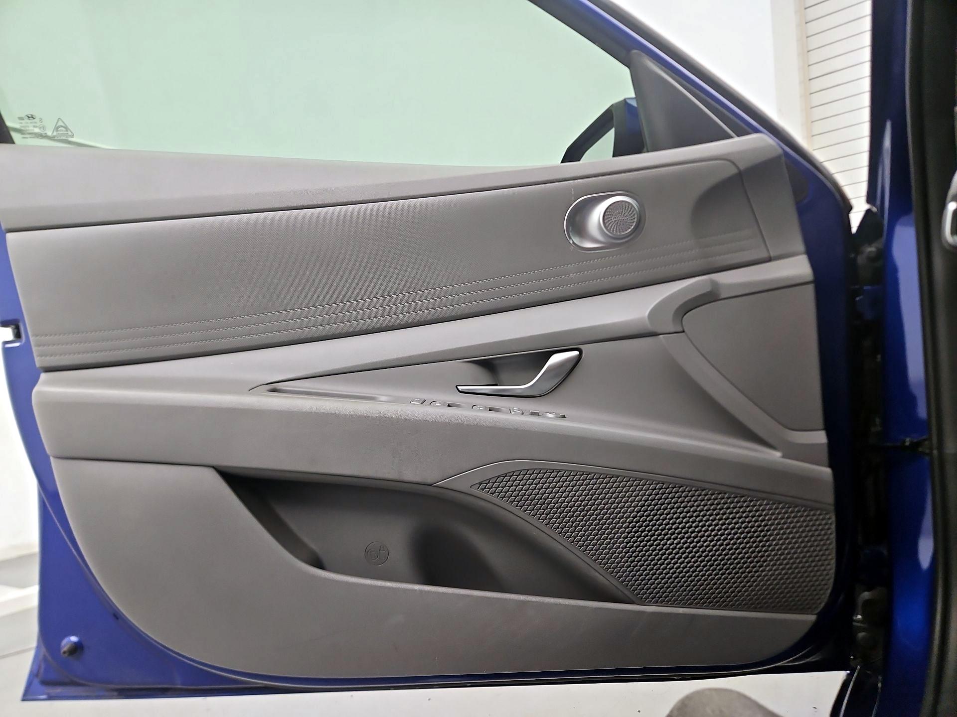 Thumbnail: 2022 Hyundai Elantra - 12