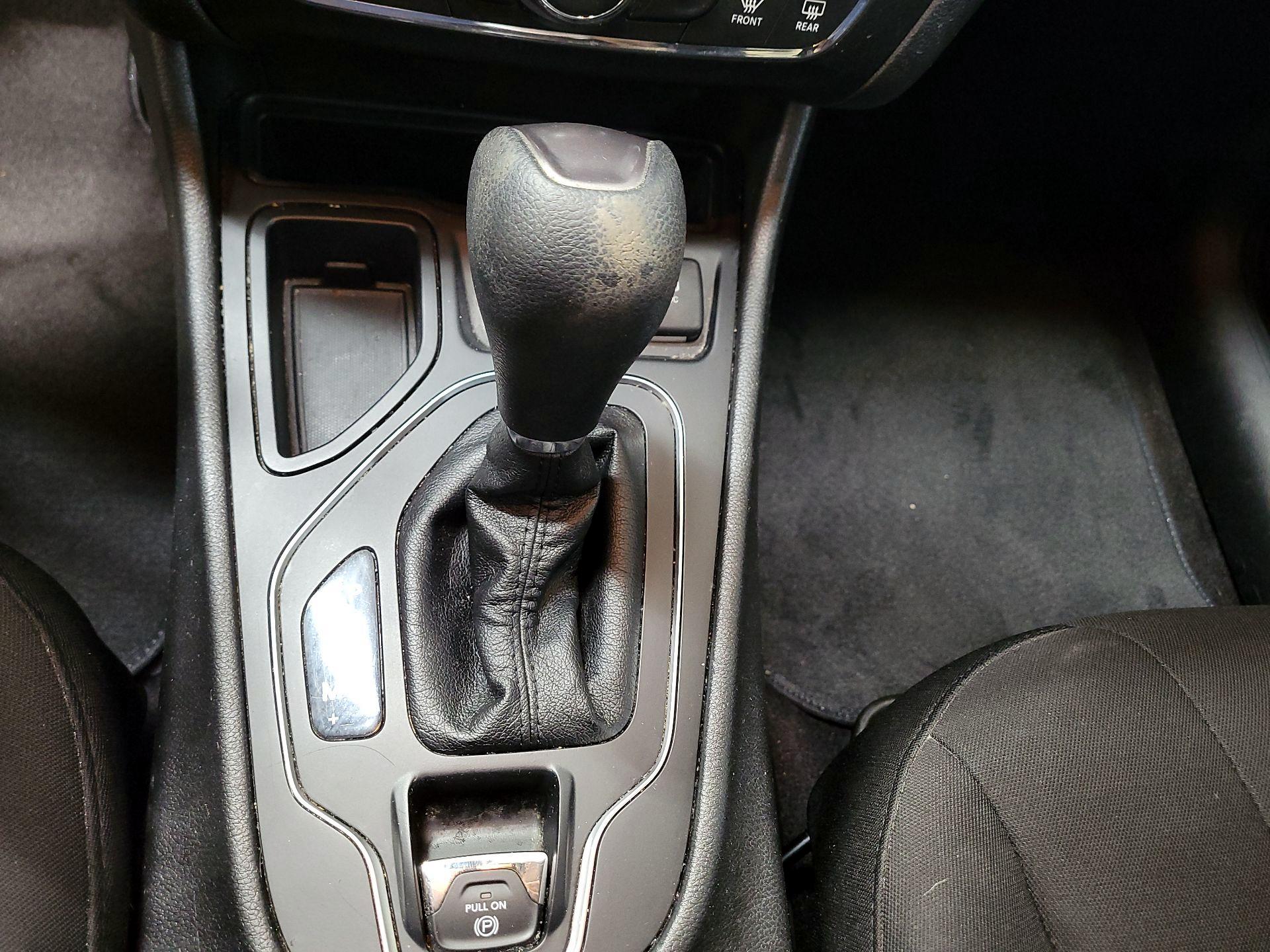 Thumbnail: 2019 Jeep Cherokee - 15