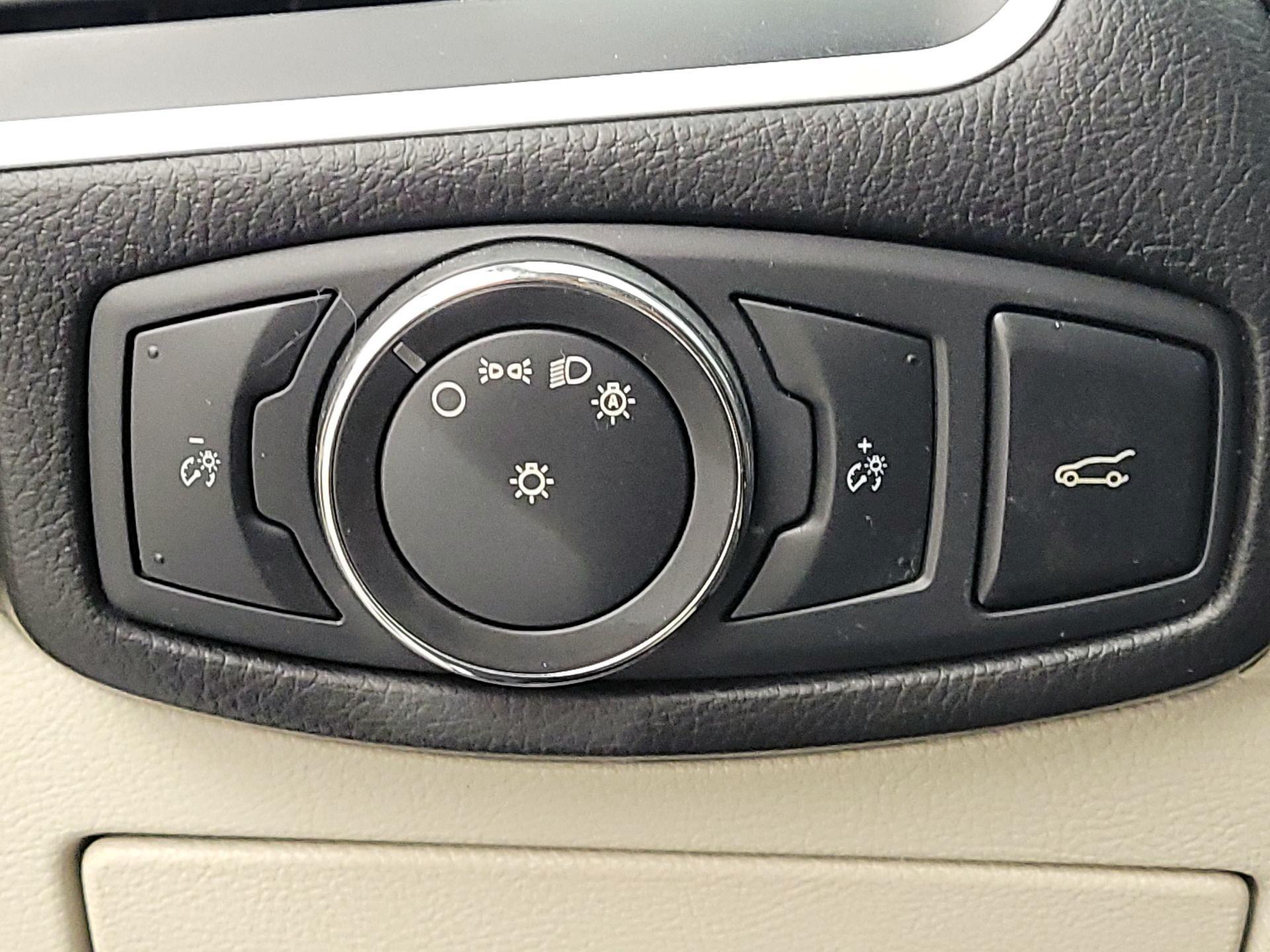 Thumbnail: 2015 Ford Edge - 13