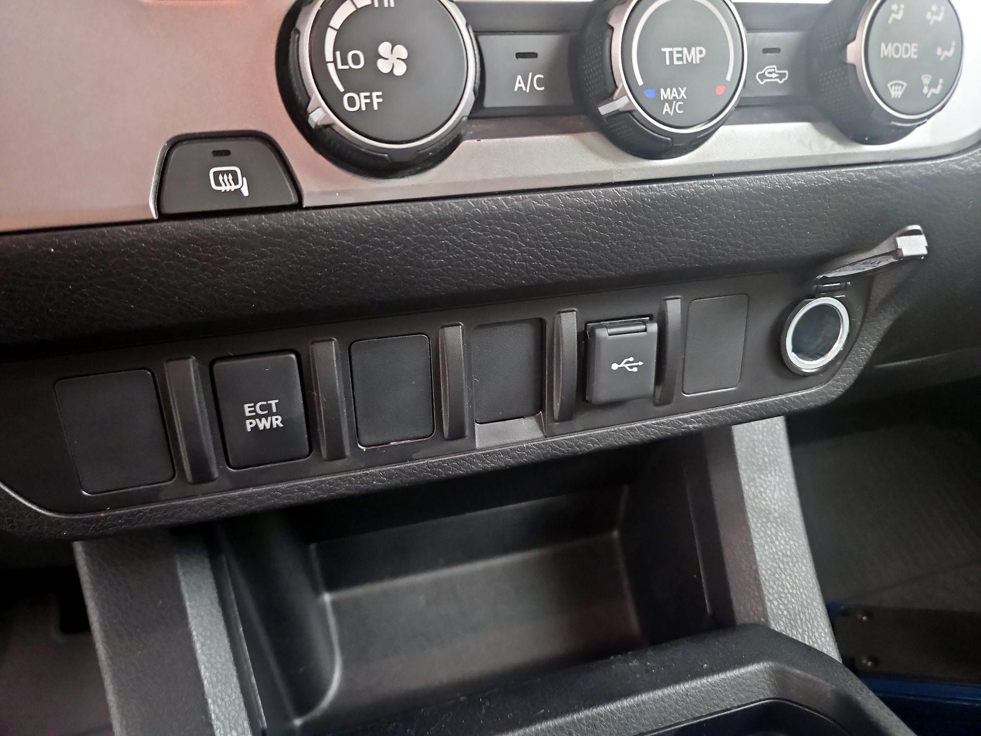 Thumbnail: 2022 Toyota Tacoma - 18