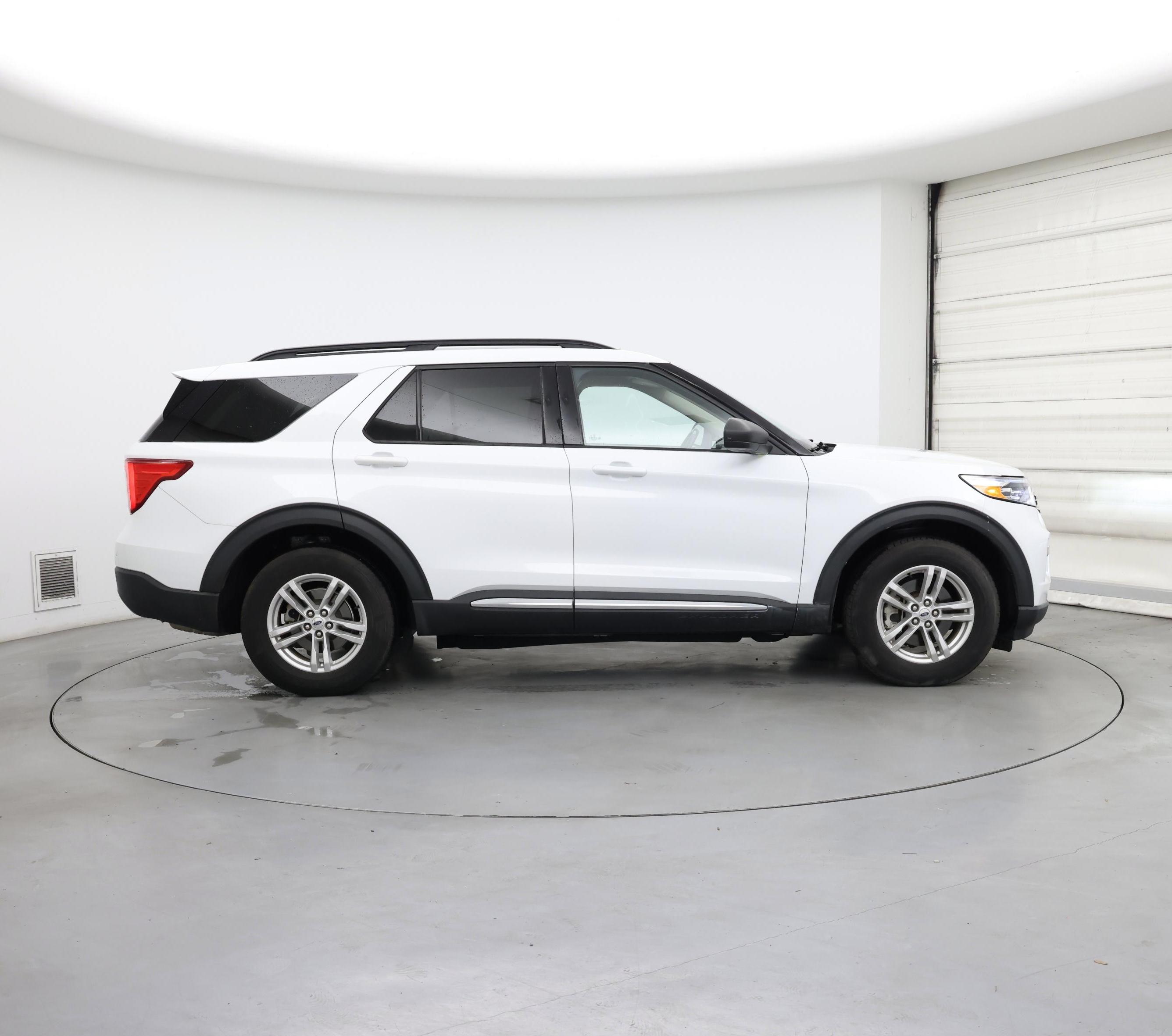 Thumbnail: 2022 Ford Explorer - 7